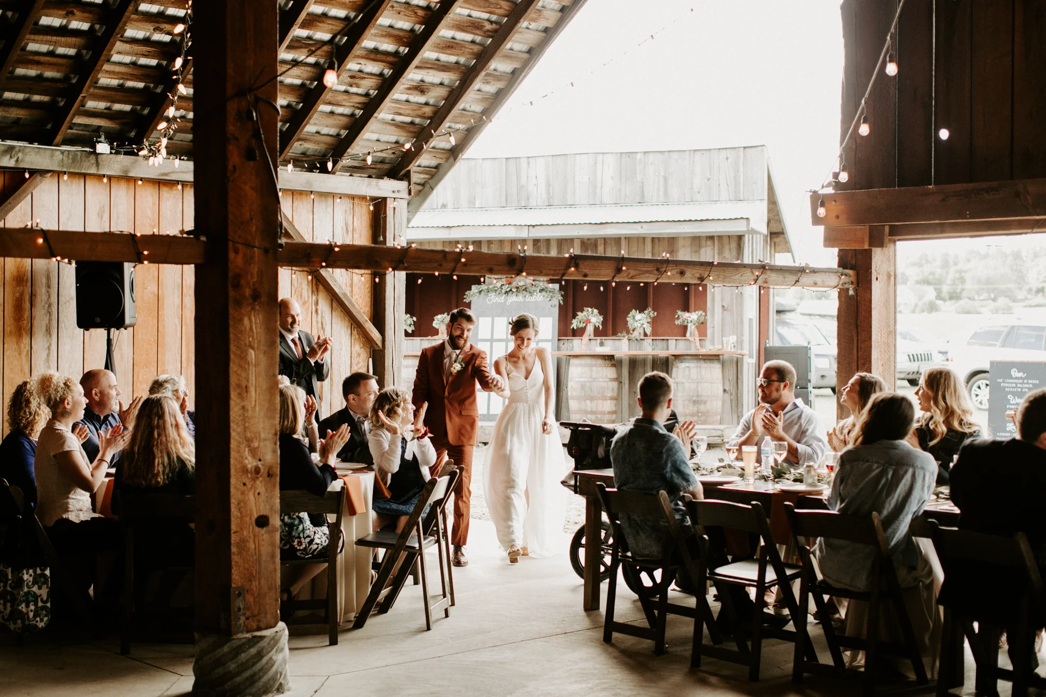 JunebugButlerBarnWeddingDawnCharlesPhotographer-131.jpg