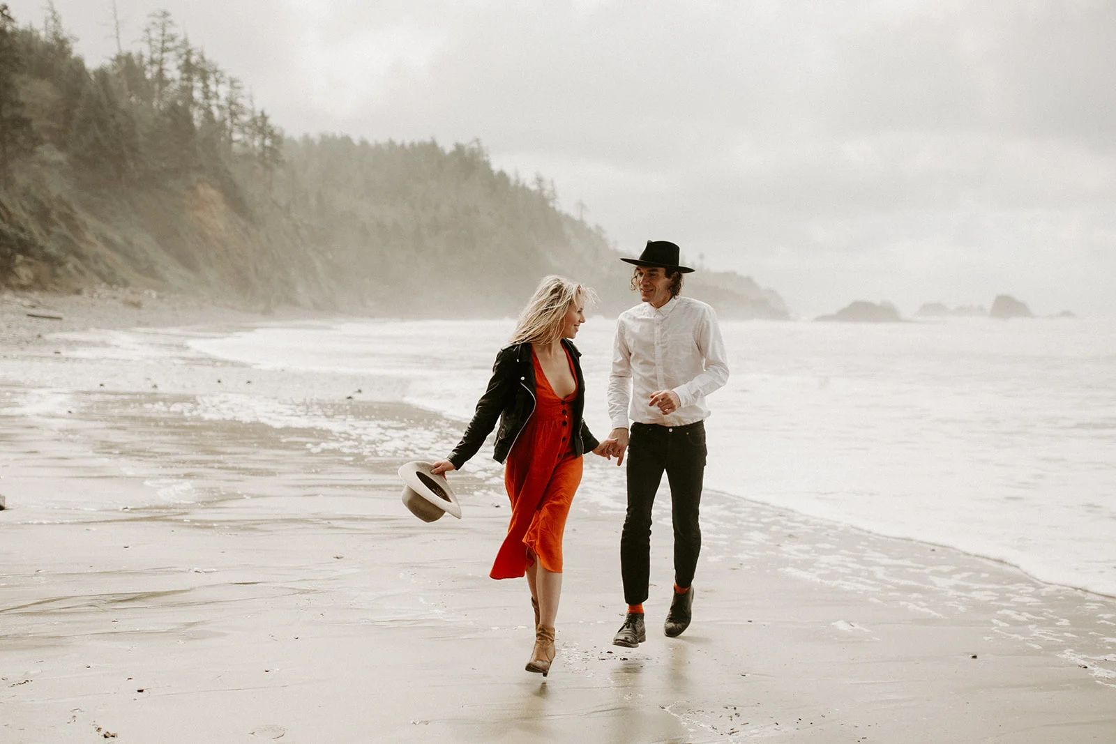 CannonBeachEngagementCharlotteandJamesDawnCharlesPhotographer-12.jpg