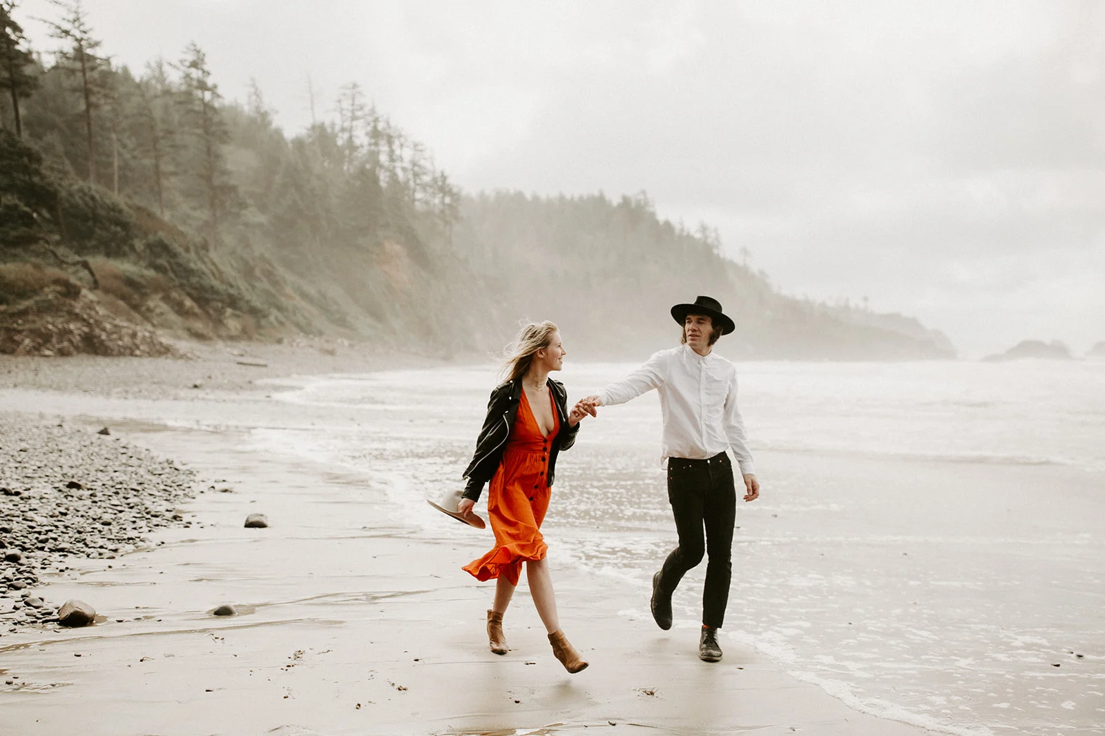 CannonBeachEngagementCharlotteandJamesDawnCharlesPhotographer-19.jpg