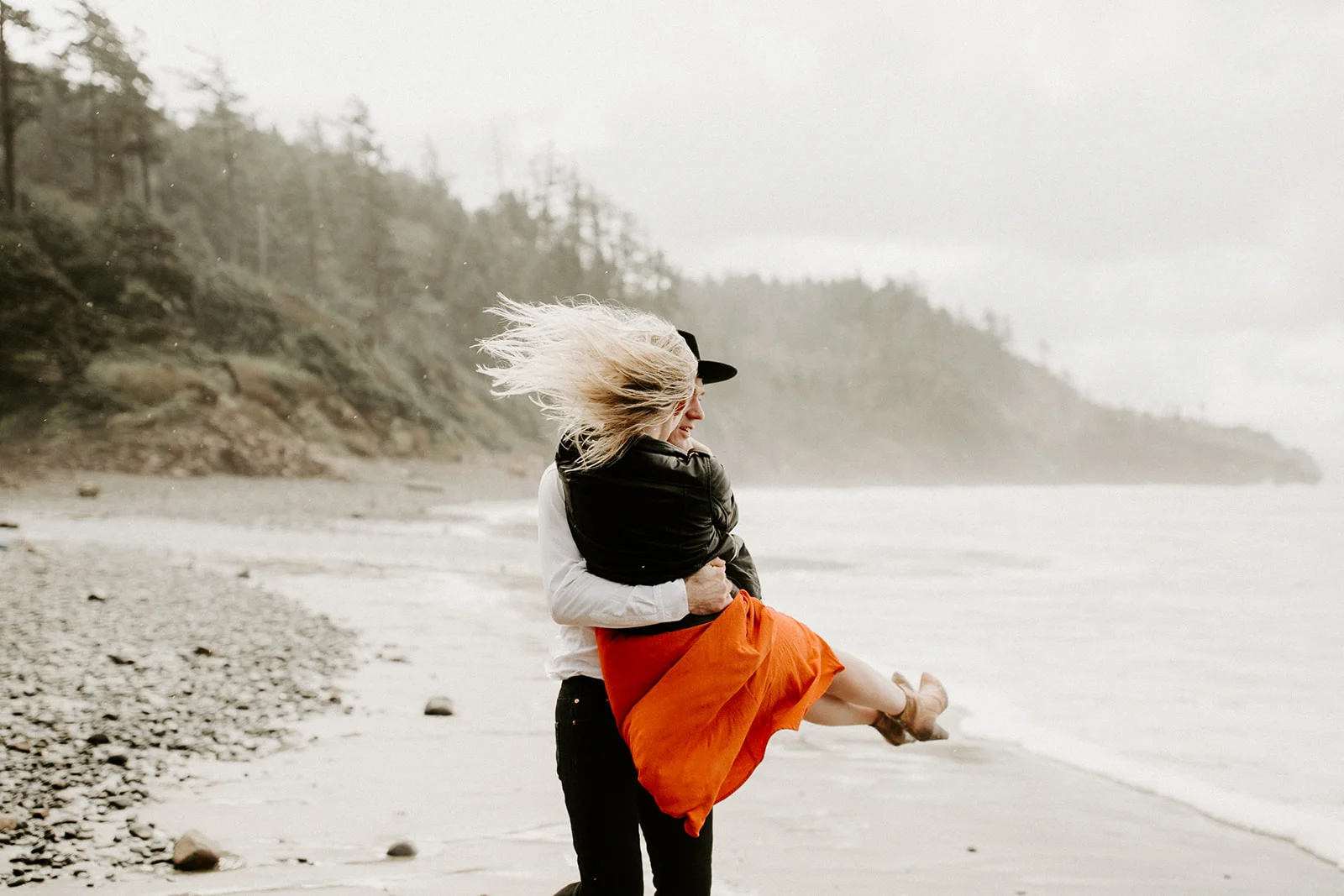 CannonBeachEngagementCharlotteandJamesDawnCharlesPhotographer-45.jpg