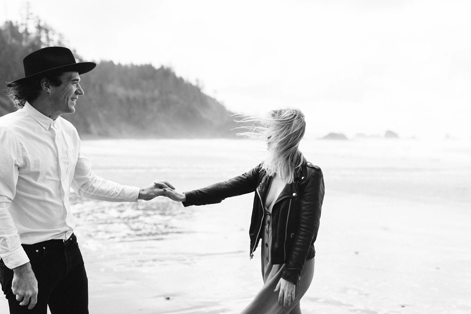 CannonBeachEngagementCharlotteandJamesDawnCharlesPhotographer-85.jpg