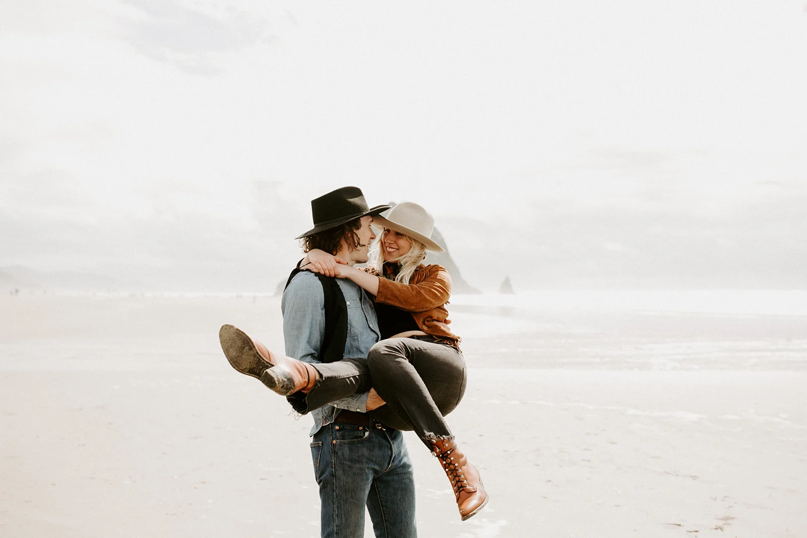 CannonBeachEngagementCharlotteandJamesDawnCharlesPhotographer-123.jpg