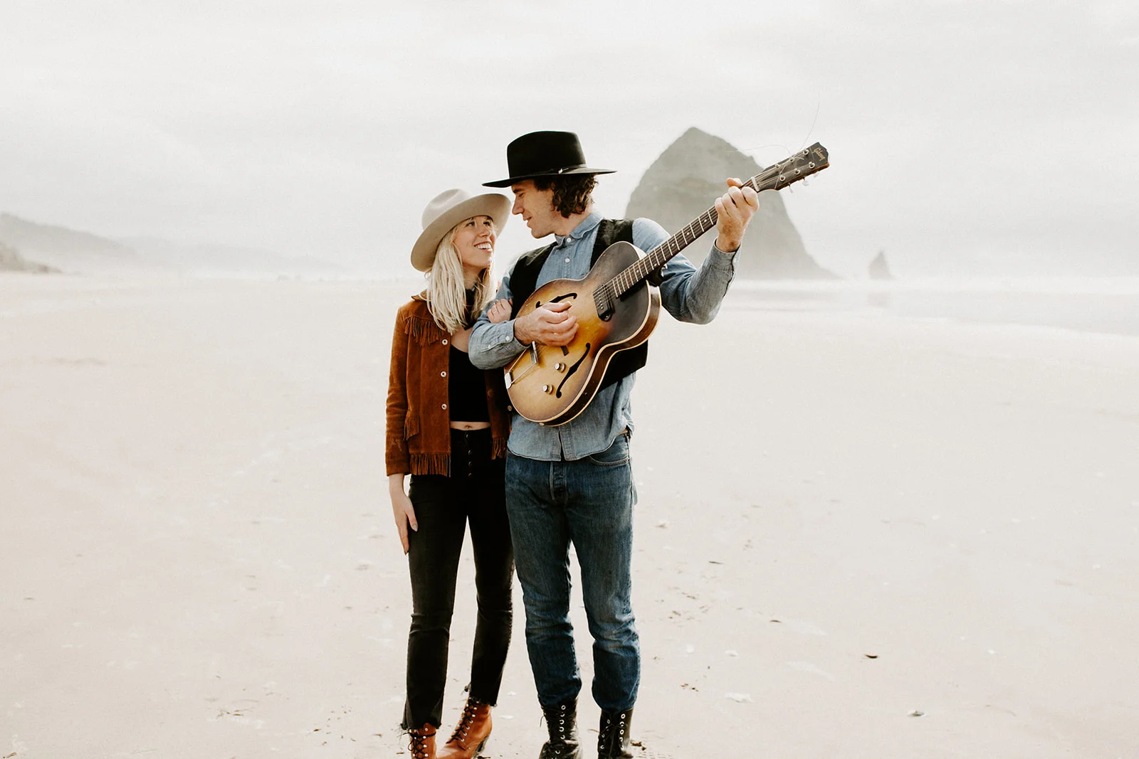 CannonBeachEngagementCharlotteandJamesDawnCharlesPhotographer-143.jpg