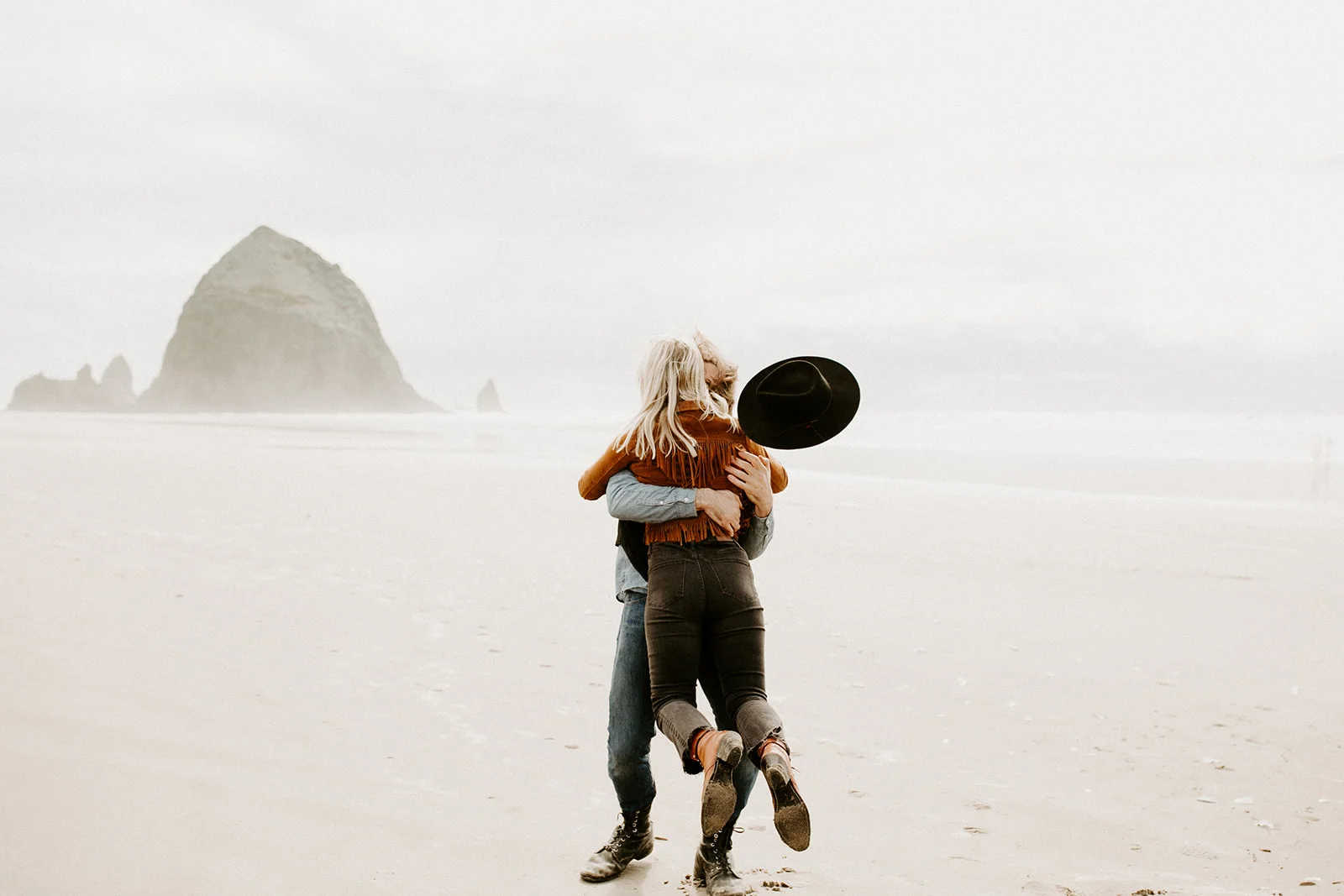 CannonBeachEngagementCharlotteandJamesDawnCharlesPhotographer-149.jpg