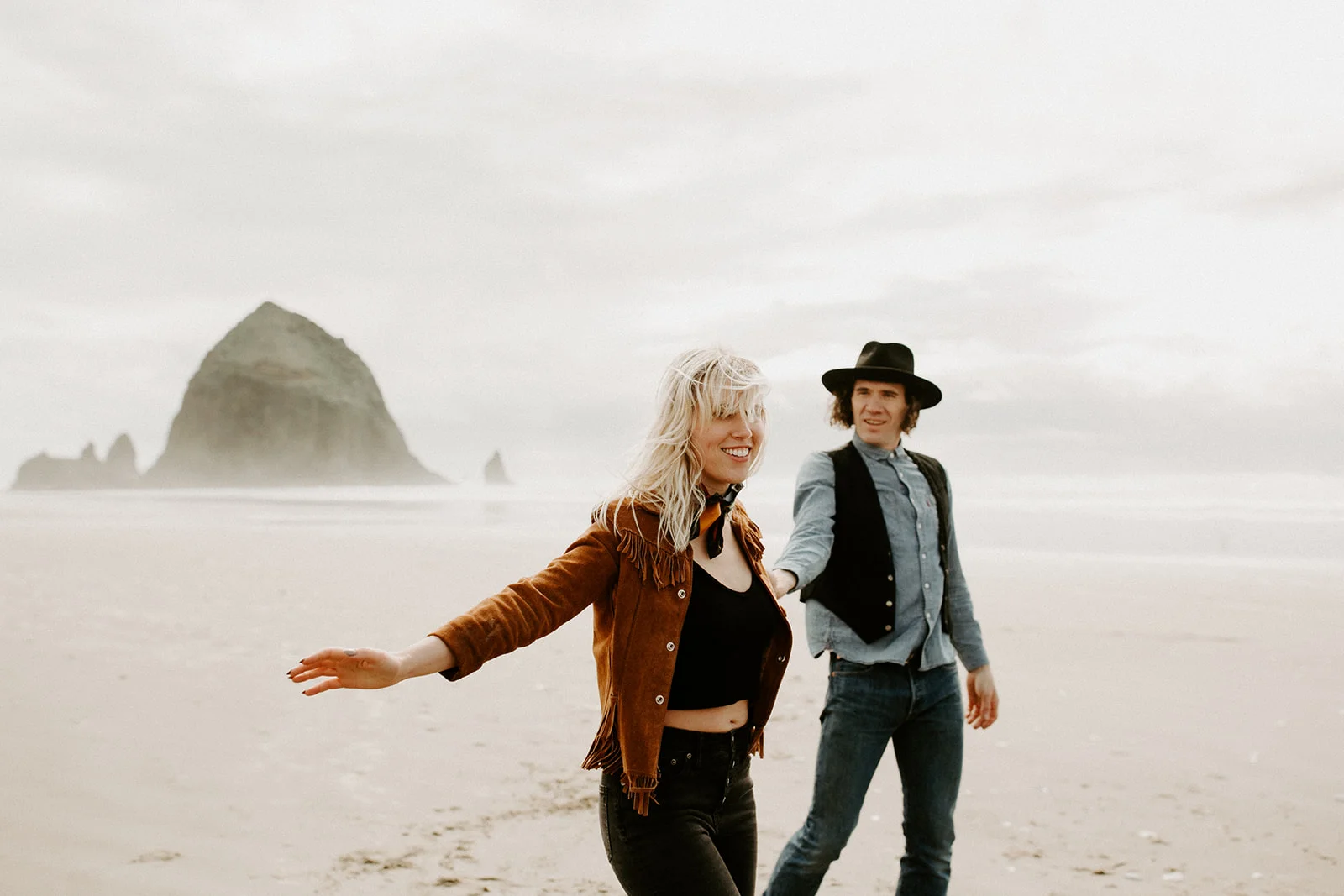 CannonBeachEngagementCharlotteandJamesDawnCharlesPhotographer-175.jpg