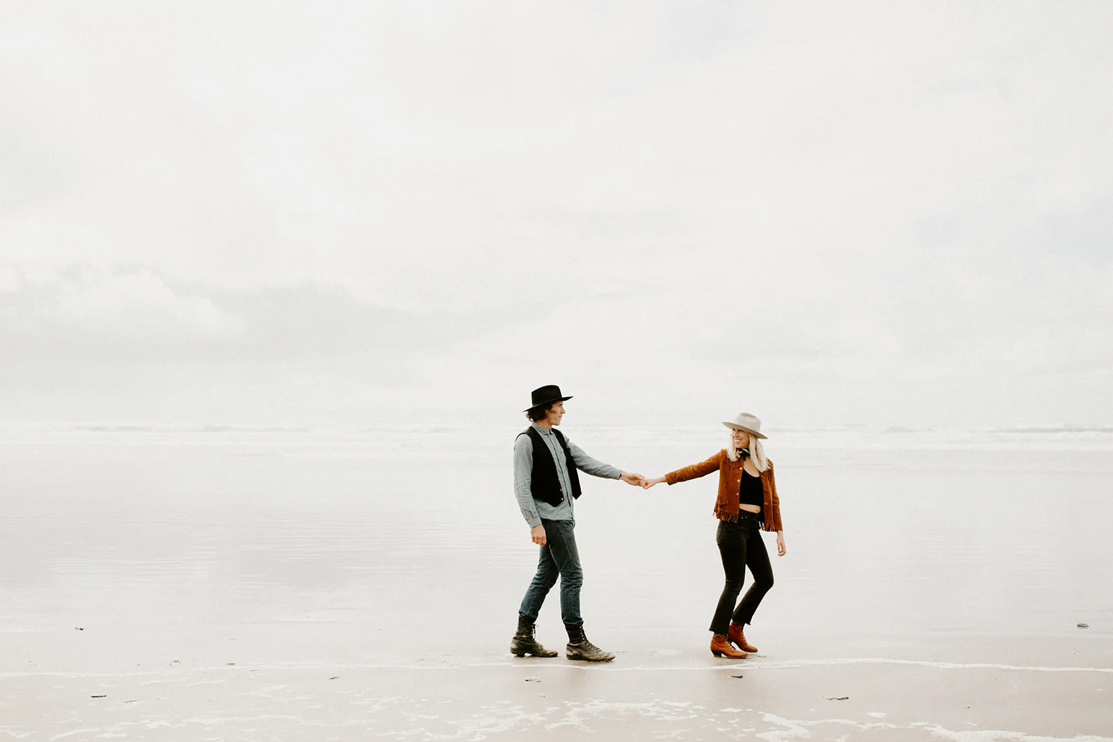CannonBeachEngagementCharlotteandJamesDawnCharlesPhotographer-289.jpg