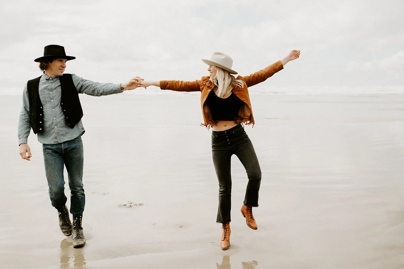 CannonBeachEngagementCharlotteandJamesDawnCharlesPhotographer-302.jpg