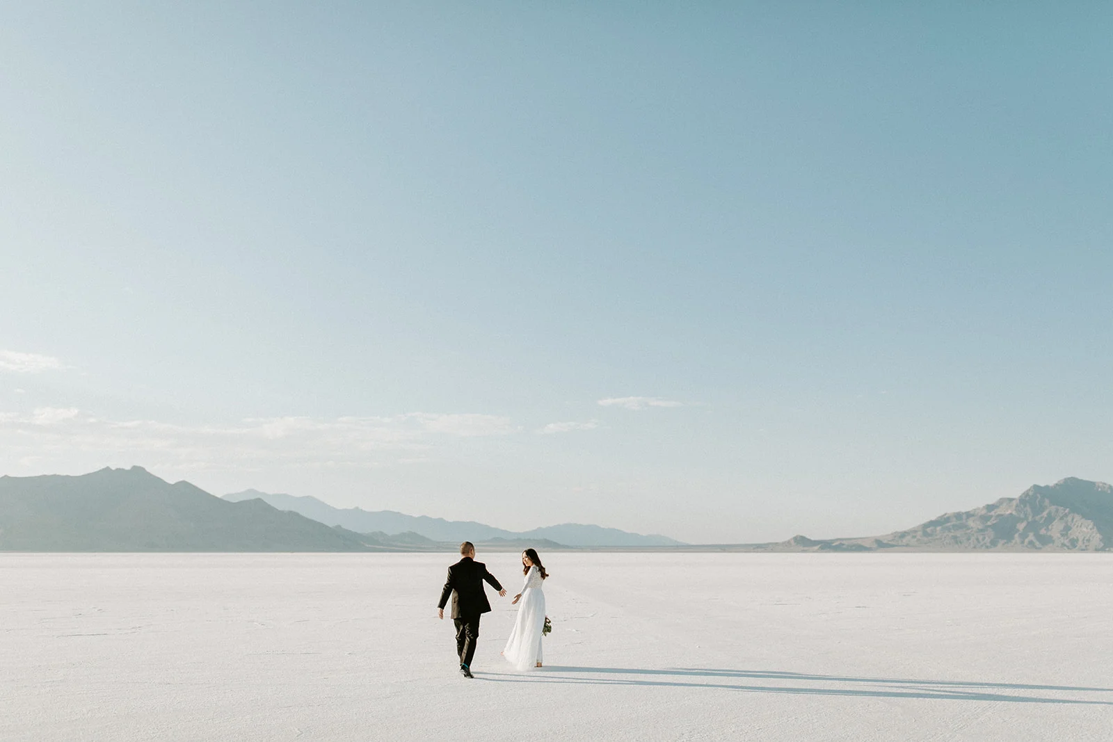 BonnevilleSaltFlatsWeddingDesireeandMichaelDawnCharlesPhotographer-3.jpg