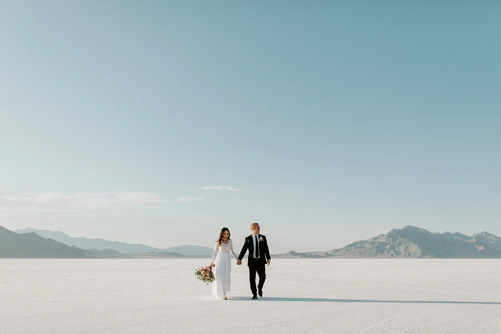 BonnevilleSaltFlatsWeddingDesireeandMichaelDawnCharlesPhotographer-6.jpg