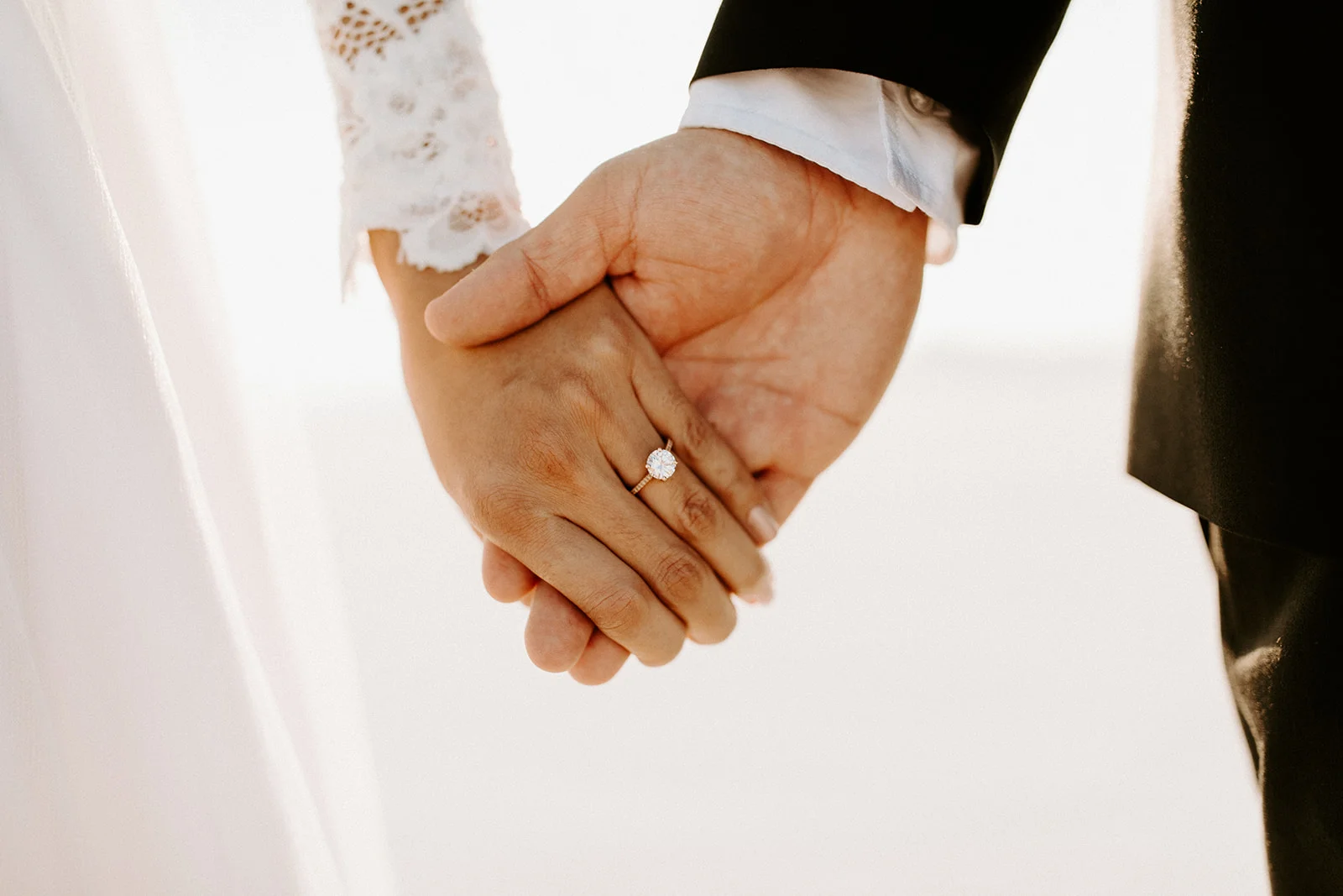 BonnevilleSaltFlatsWeddingDesireeandMichaelDawnCharlesPhotographer-52.jpg