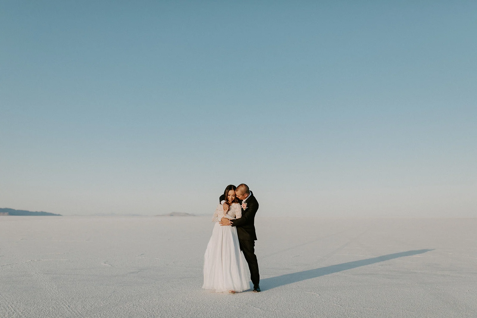 BonnevilleSaltFlatsWeddingDesireeandMichaelDawnCharlesPhotographer-153.jpg