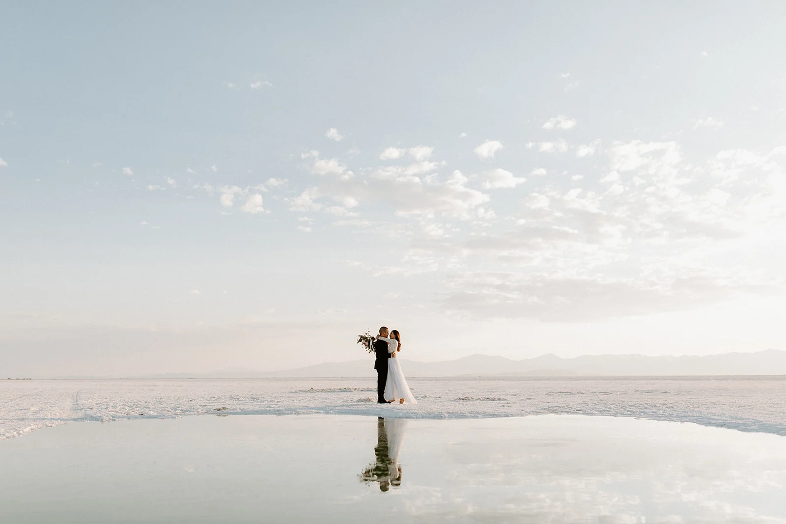 BonnevilleSaltFlatsWeddingDesireeandMichaelDawnCharlesPhotographer-200.jpg