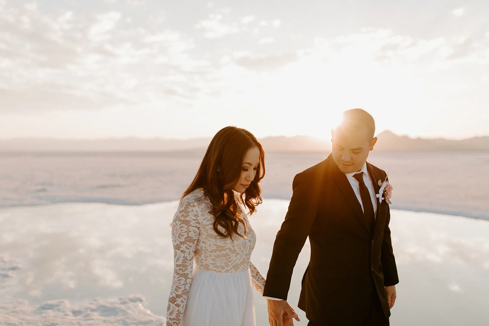 BonnevilleSaltFlatsWeddingDesireeandMichaelDawnCharlesPhotographer-235.jpg