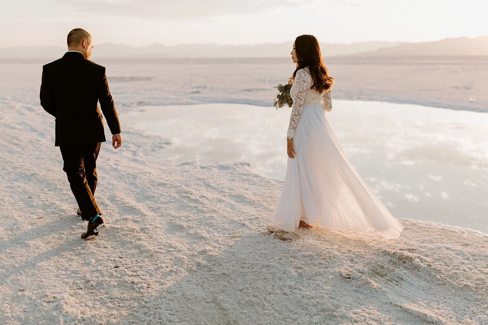 BonnevilleSaltFlatsWeddingDesireeandMichaelDawnCharlesPhotographer-228.jpg