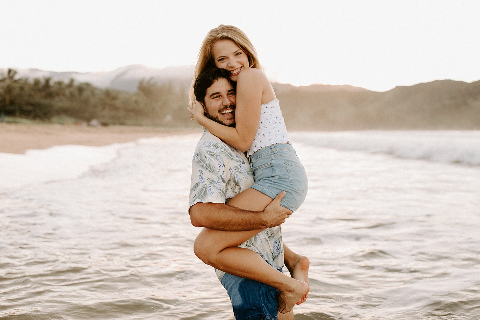 KauaiHanaleiBayCouplesSessionKimandCurtisDawnCharlesPhotographer-105.jpg
