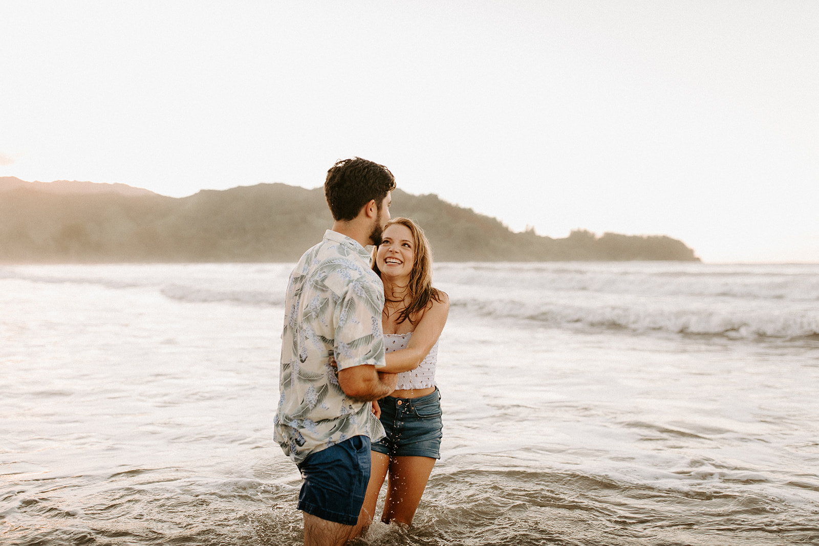 KauaiHanaleiBayCouplesSessionKimandCurtisDawnCharlesPhotographer-143.jpg