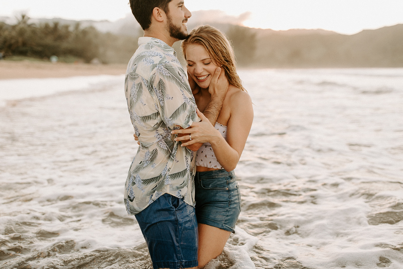 KauaiHanaleiBayCouplesSessionKimandCurtisDawnCharlesPhotographer-165.jpg
