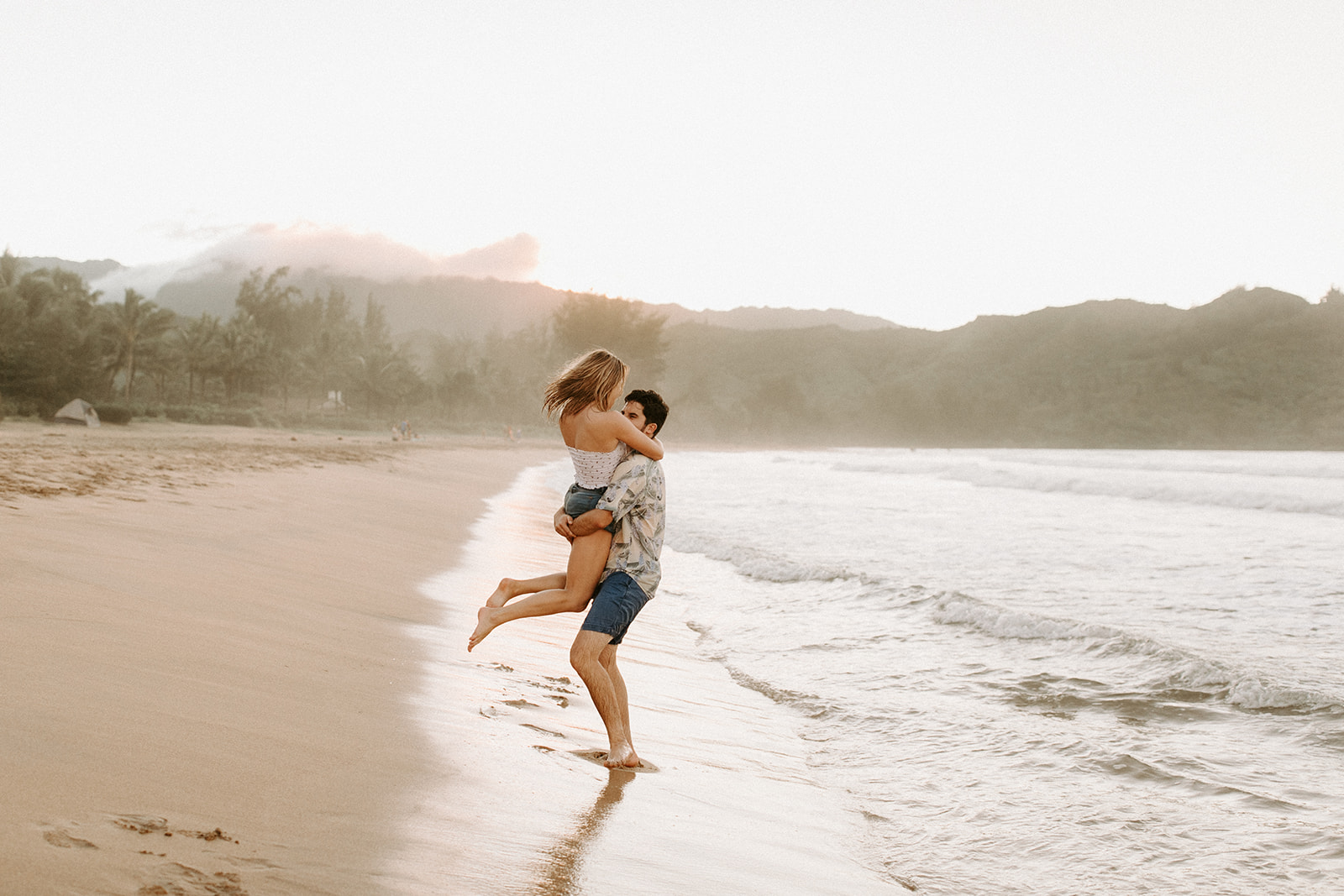 KauaiHanaleiBayCouplesSessionKimandCurtisDawnCharlesPhotographer-231.jpg