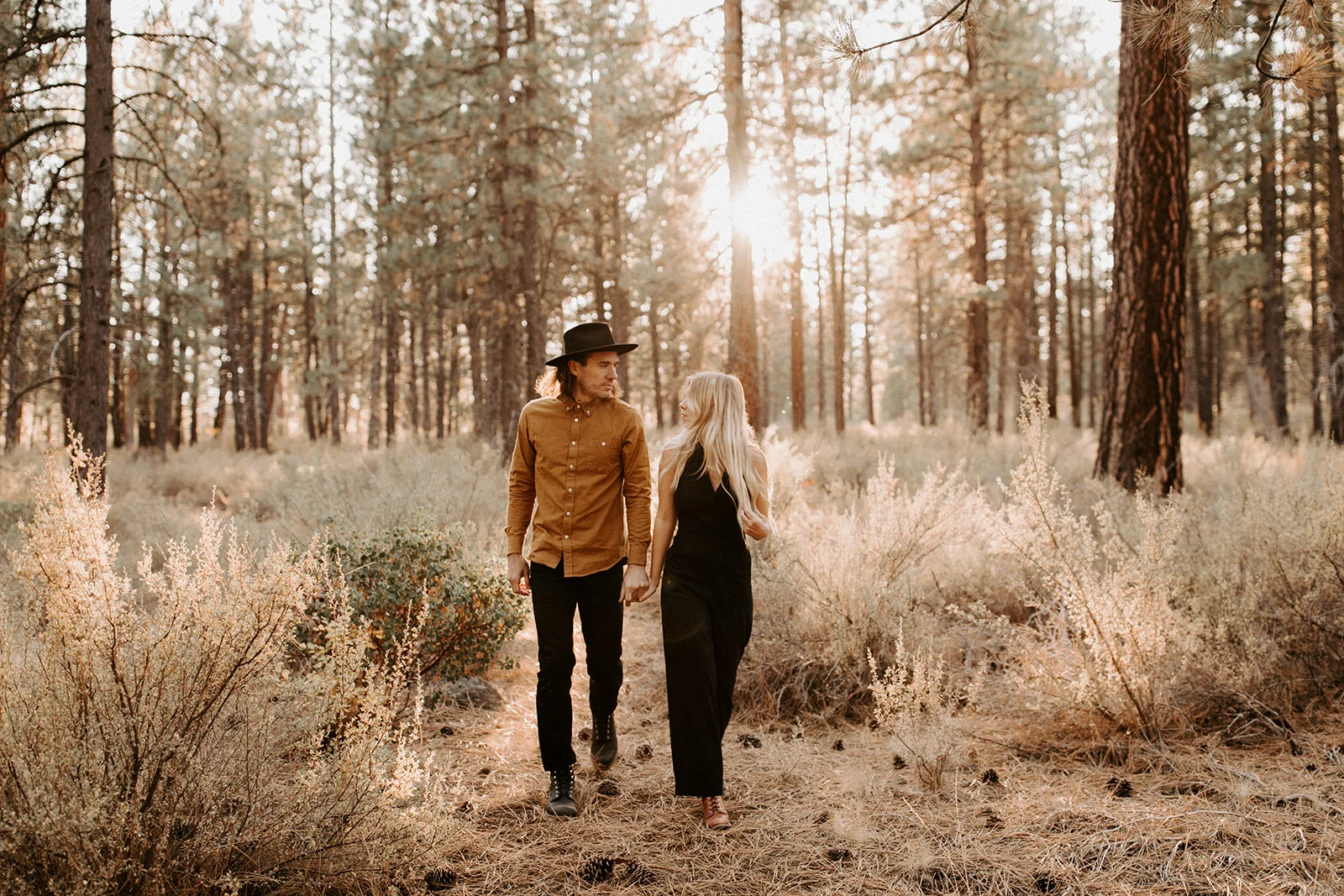 BendOregonCouplesSessionCharlotteandJamesDawnCharlesPhotographer-2.jpg
