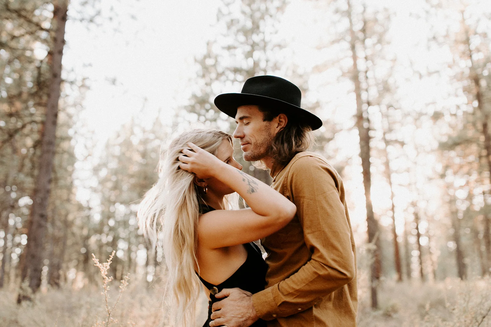 BendOregonCouplesSessionCharlotteandJamesDawnCharlesPhotographer-25.jpg