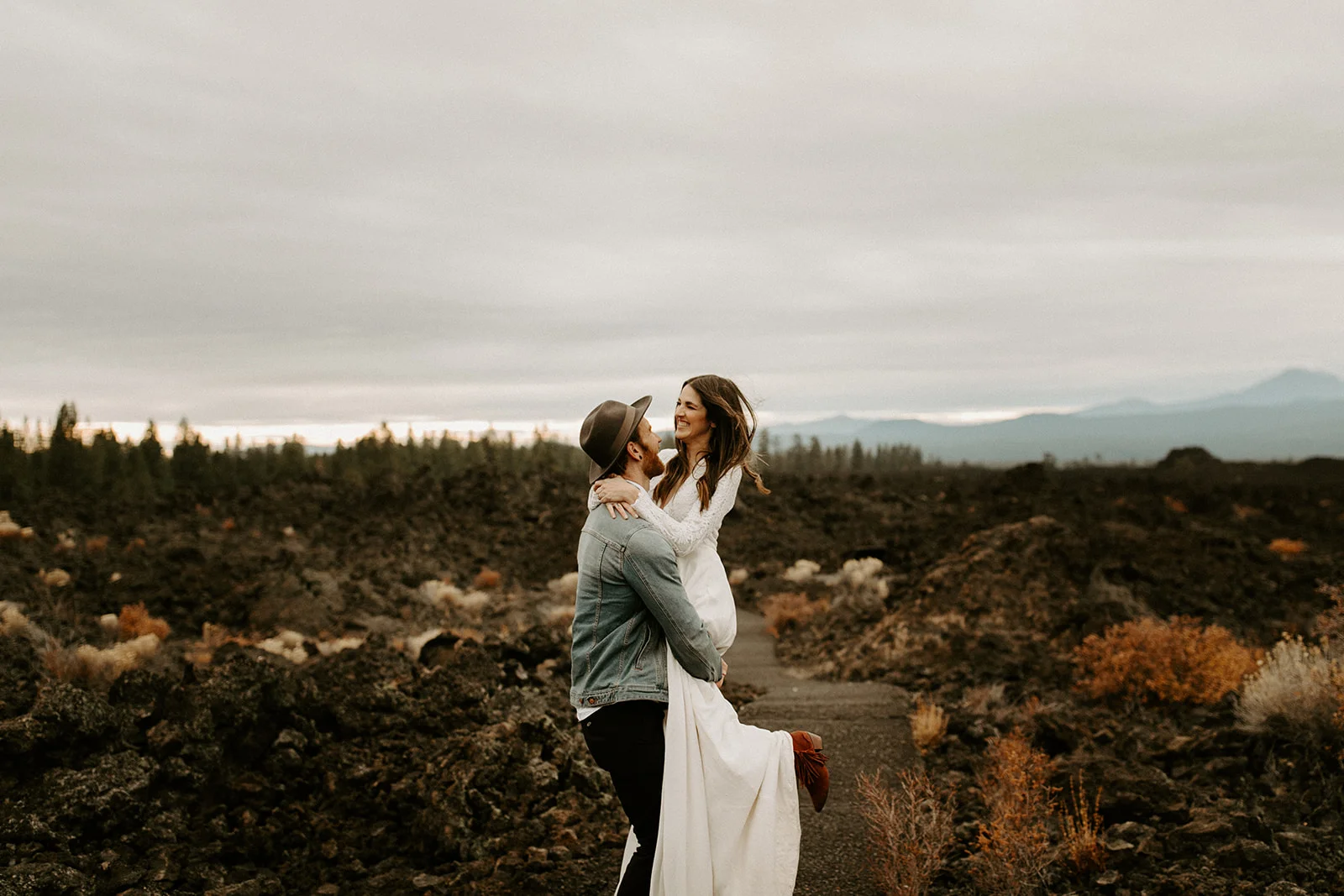 BendOregonElopementLindsayandEricDawnCharlesPhotographer-67.jpg