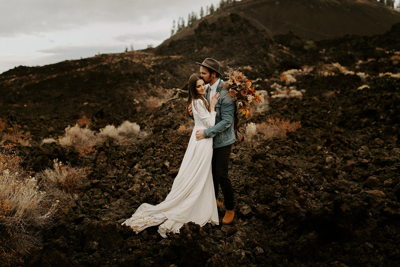 BendOregonElopementLindsayandEricDawnCharlesPhotographer-132.jpg