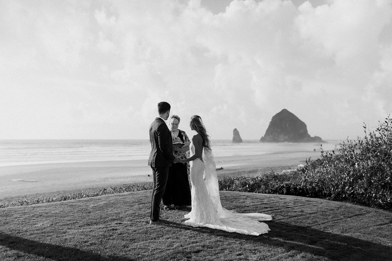 CannonBeachElopementRicamaeandJacobDawnCharlesPhotographer-56.jpg