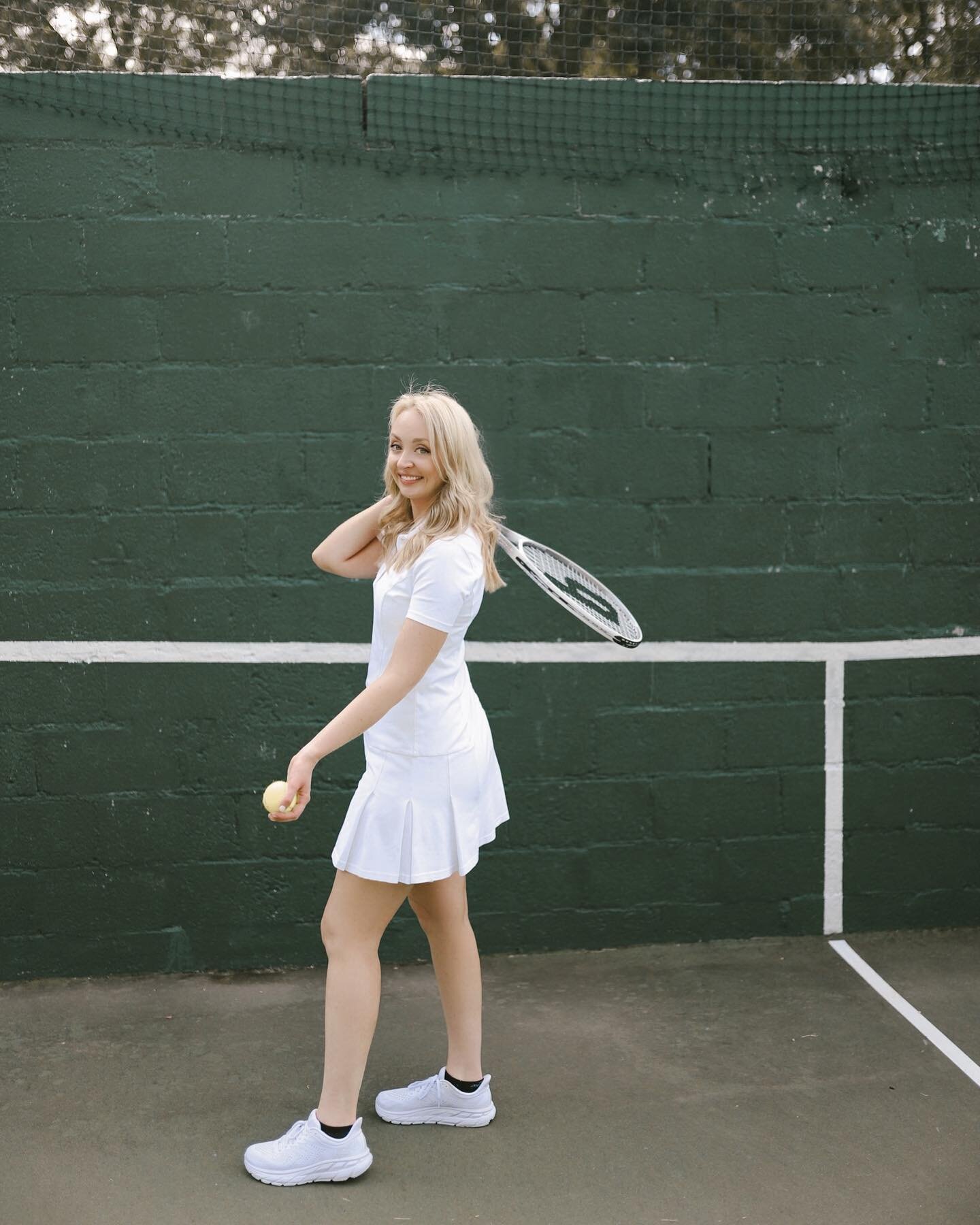 Just me pretending to be #doingthings 🎾 @outdoorvoices just dropped their Amateur Sporting Club collection and I.NEED.IT.ALL. The line includes this Sport Dress that has the perfect amount of stretch made out of their Sport Pique fabric. Honorable m