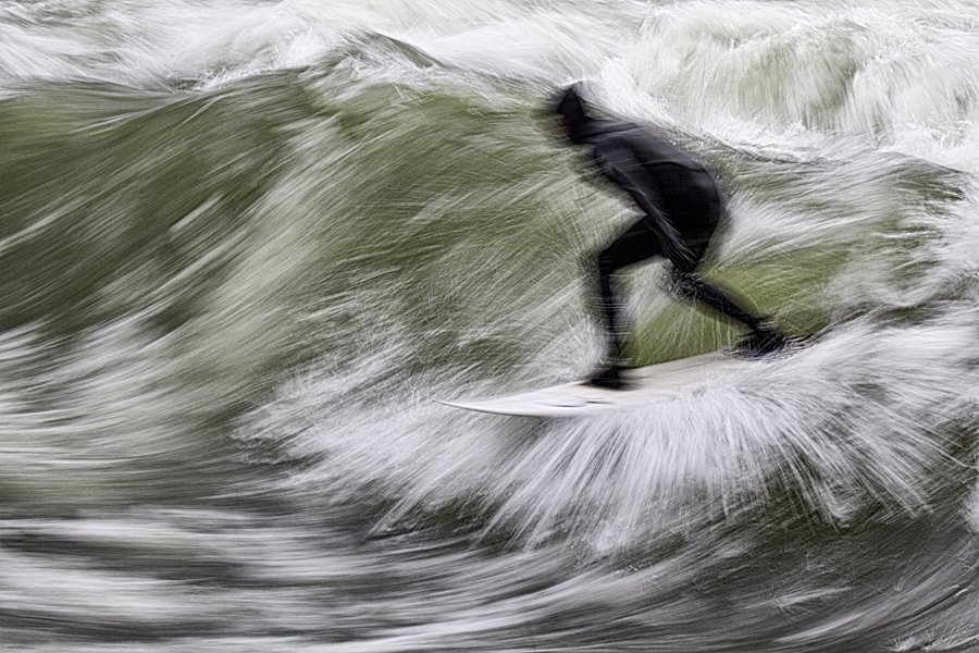 Eisbach Surfers (2013)
