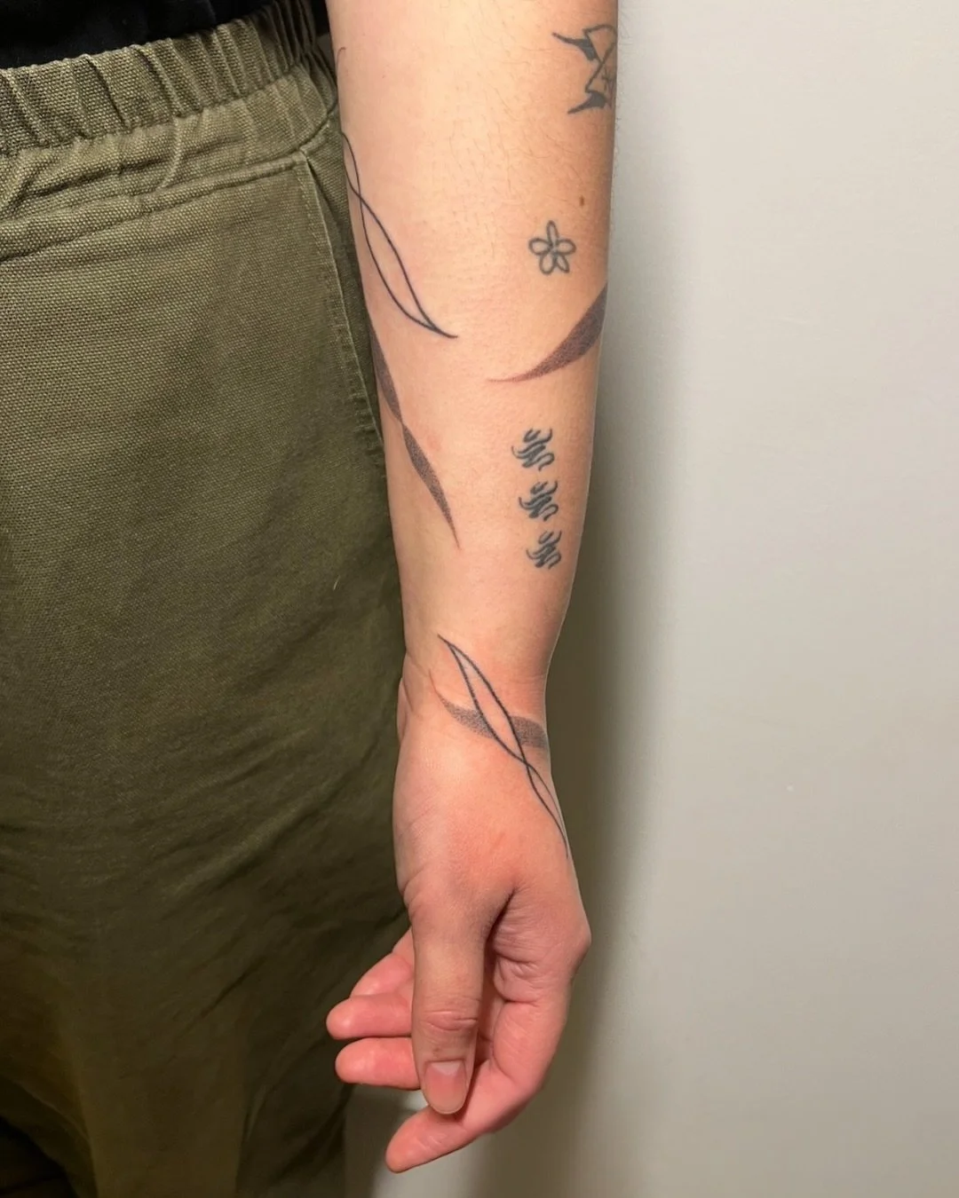 tying together sam&rsquo;s current collection with elongated leaf-like movement - bold lines and stippled shapes, allow for future collaging/overlapping ❤️❤️