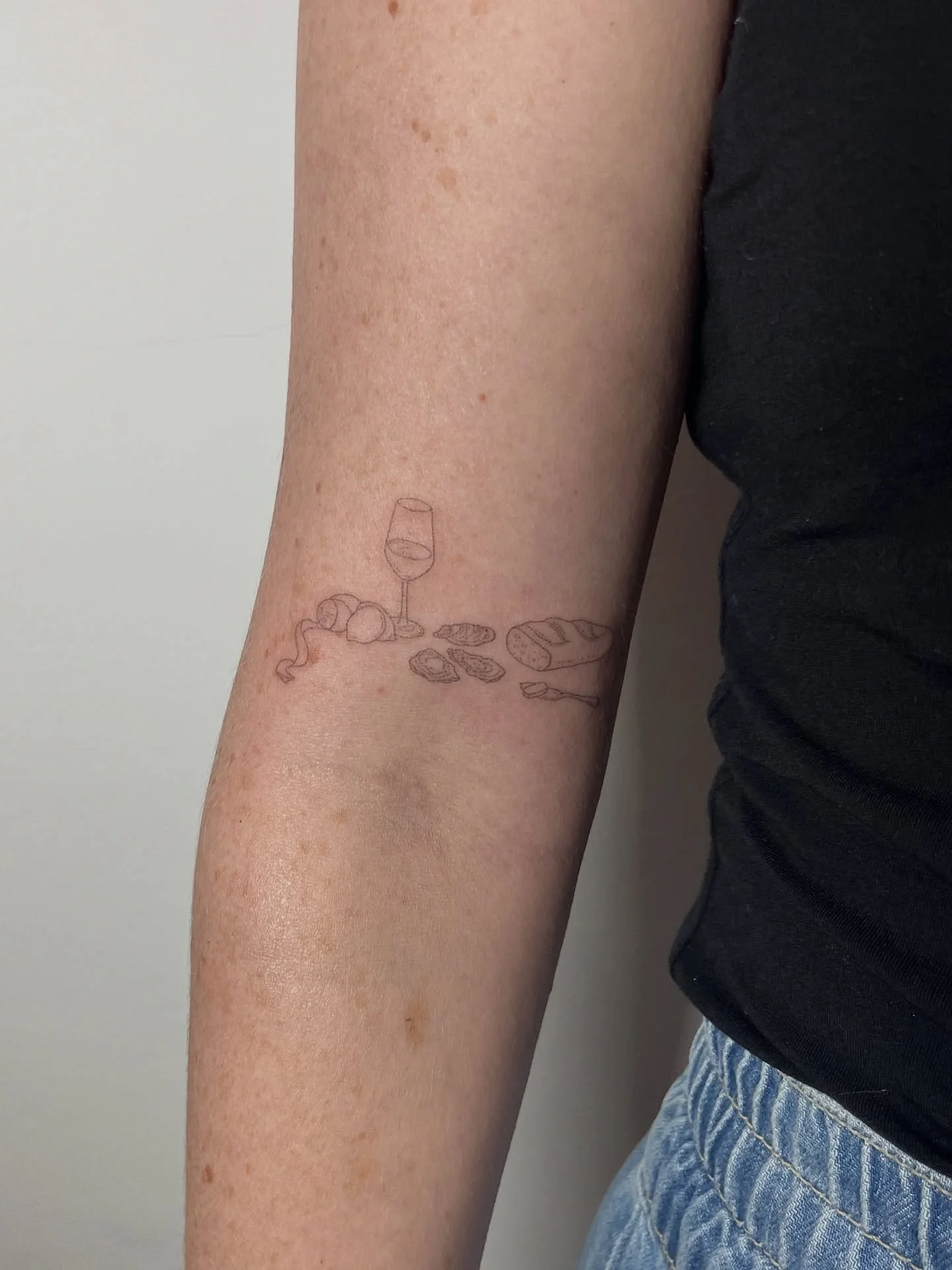 for emily-jean 💕

#handpoke #stickandpoke #stickandpoketattoo #torontotattoo #torontotattooartist