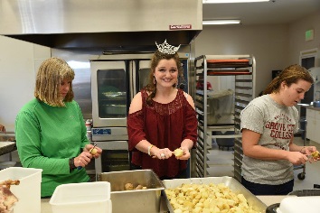 Normal
0
false
false
false
EN-US
X-NONE
X-NONE
Preparing food for community Thanksgiving Dinner. 