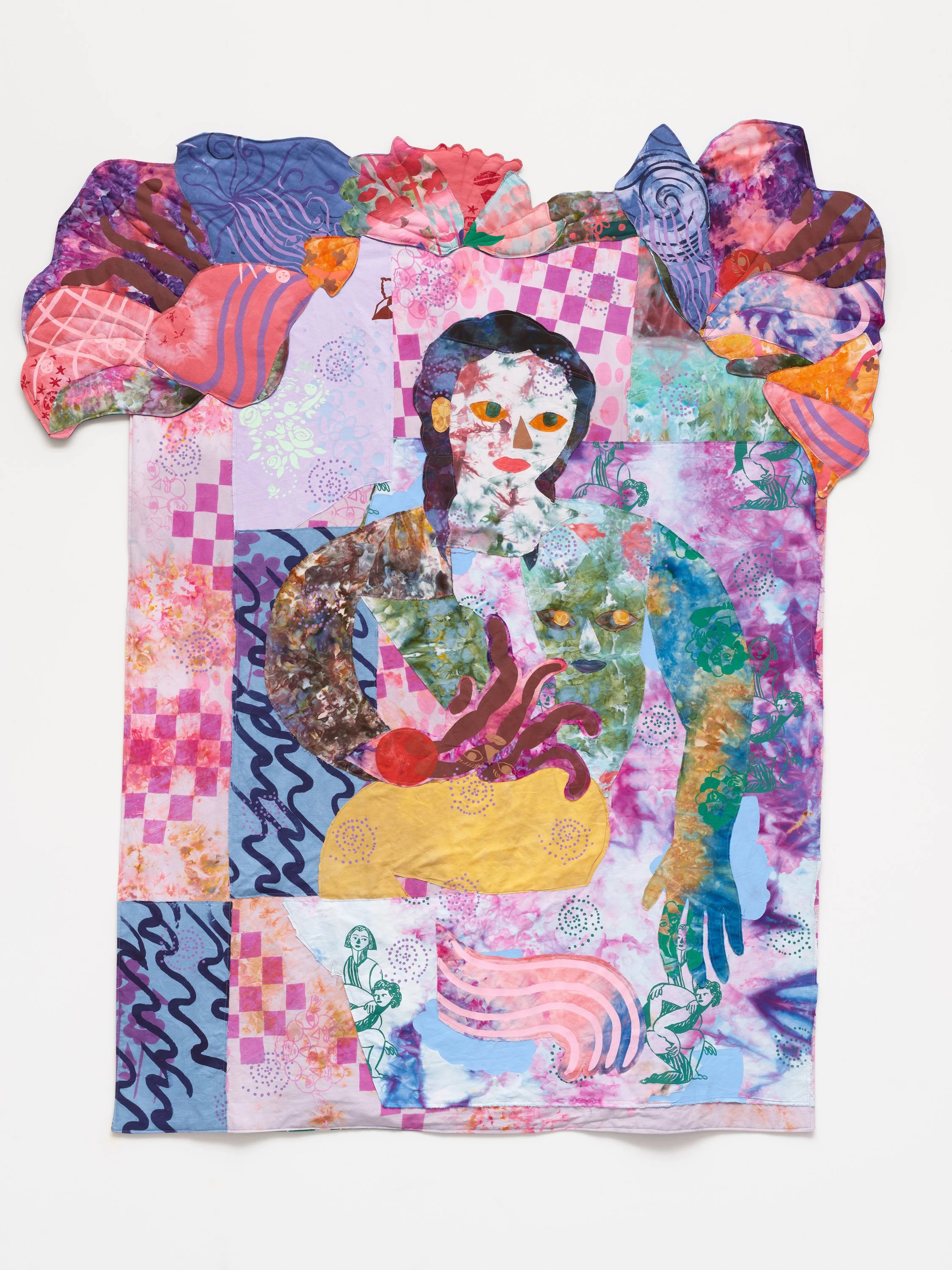   Algo Escondido , 2025. Hand dyed and screen printed fabric, thread and batting.&nbsp;68 1⁄2 x 58 1⁄2 in ( 174 x 148.6 cm) 