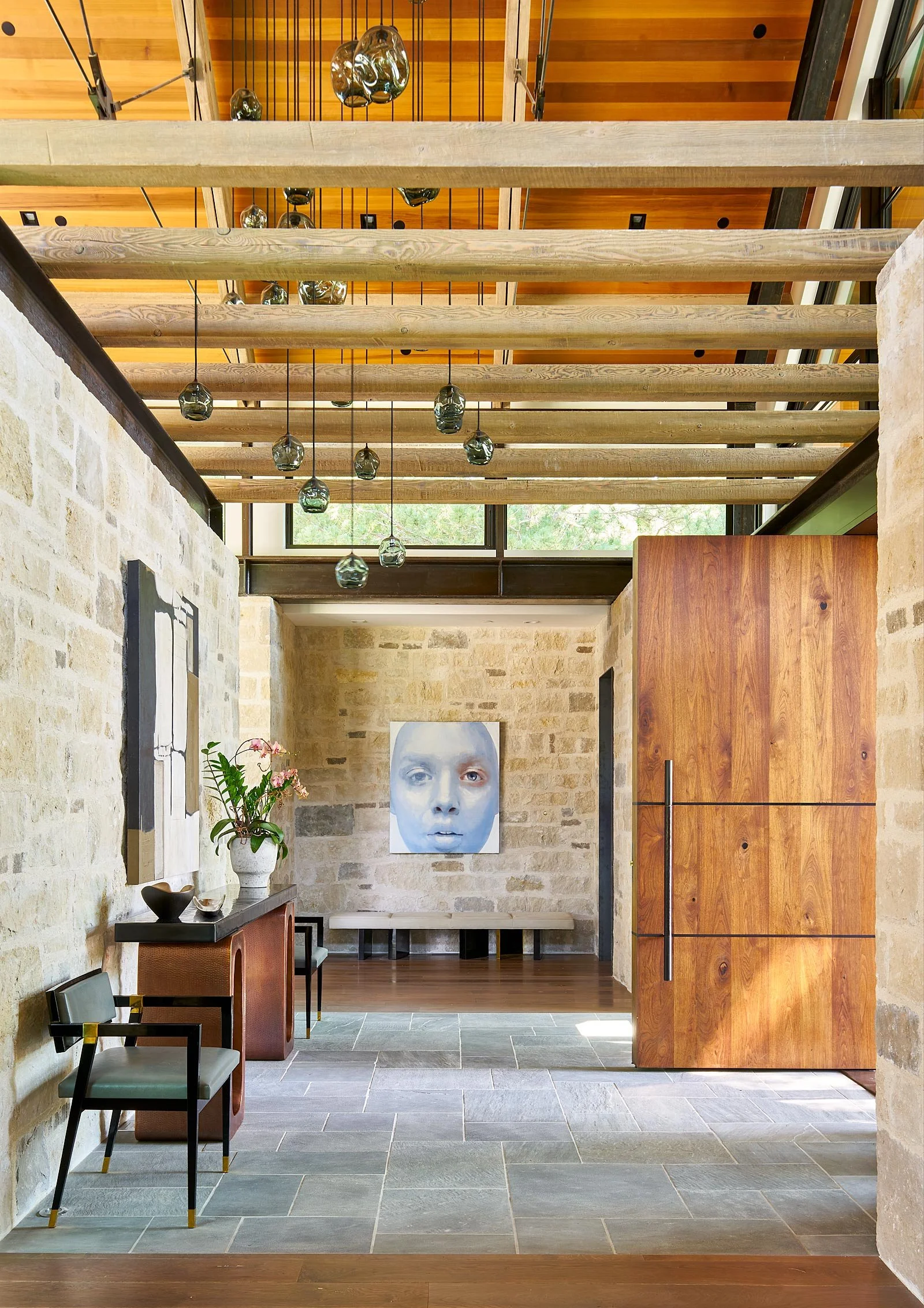 Luxe-Calcaire-08-0-10-18-Entry-Vertical-Web.jpg