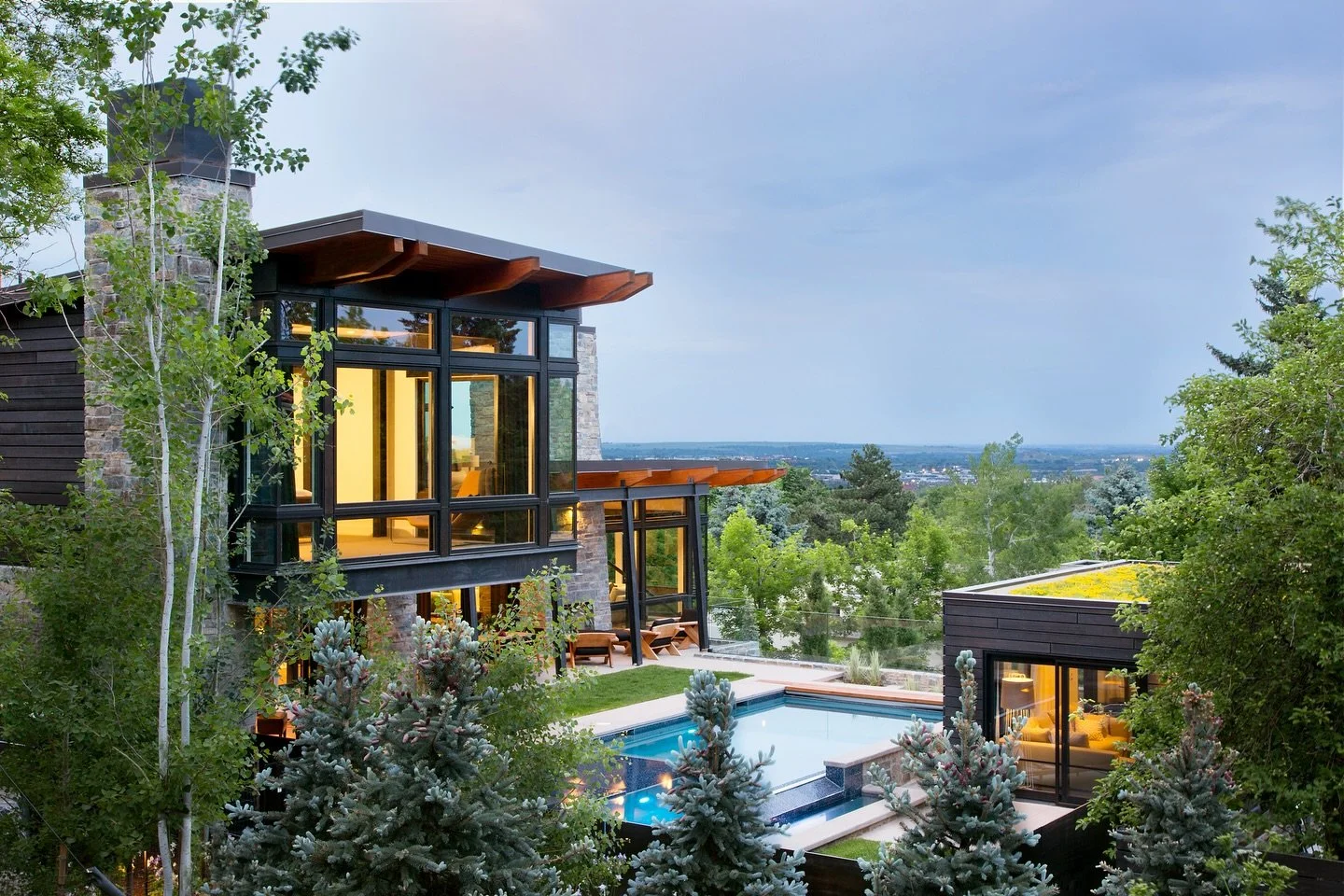 Ideally situated at the base of Flagstaff Mountain, the stacked masses of Black Bear extend toward the views in a series of cantilevers. The greatroom projects out over the city of Boulder below, while the primary bedroom reaches for the iconic flati