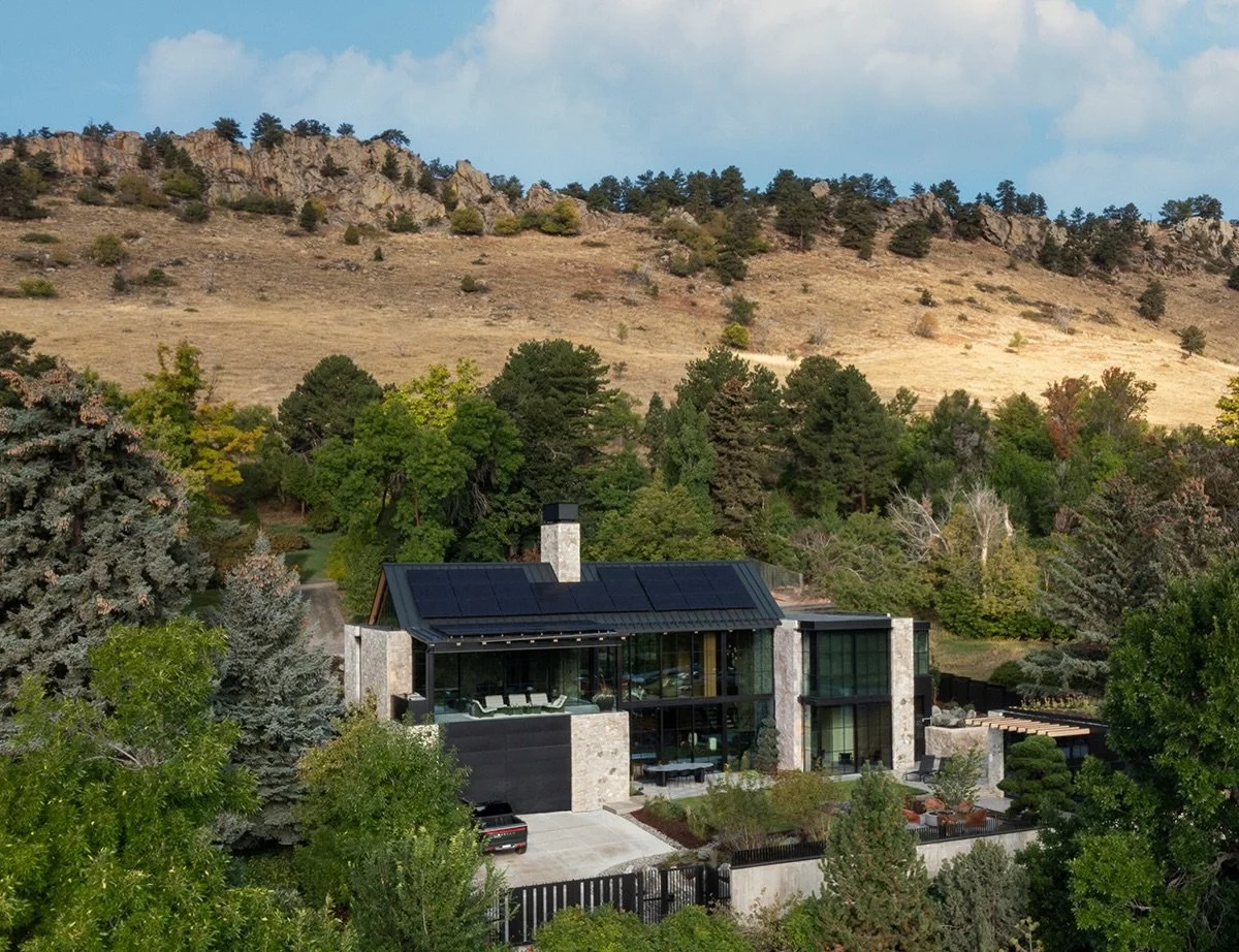 Our Amani project nestles itself into the foothills of the Rockies and occupies the magical ecotone where the mountains meet the great plains.
The rugged hogback creates a wonderful backdrop to the landscape and provides natural sandstone nooks for m