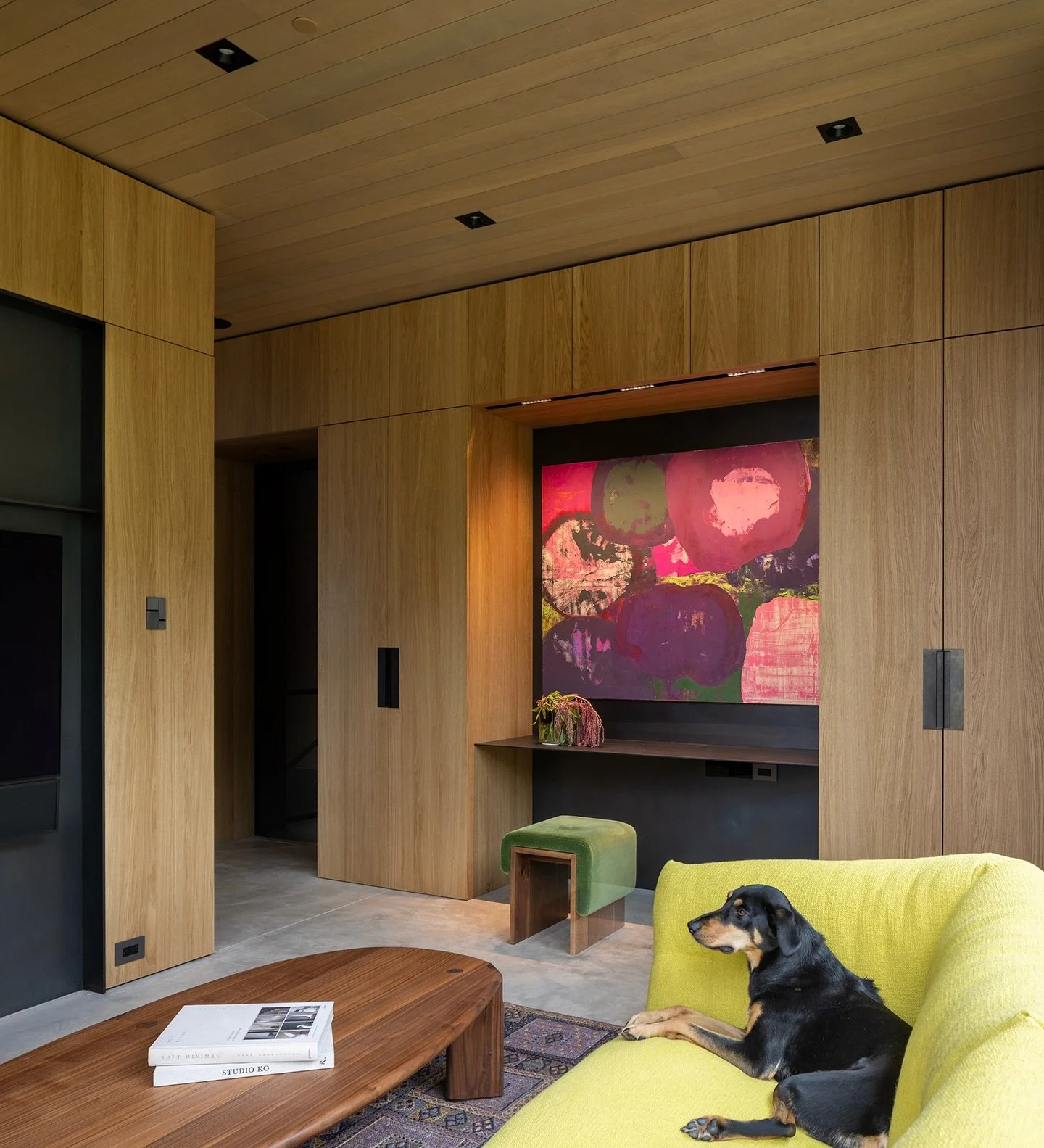 Amani&rsquo;s restrained palette of wood, steel, and stone sets a neutral stage for the owners&rsquo; vibrant collection of fine art and sculptural furniture.

Architecture + Interiors: @surroundarch 
Builder: @dowbuilt 
Landscape: @marpalandscapes 
