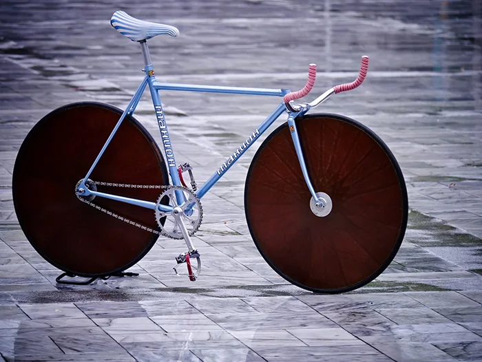 Тахион (Takhion) - the pinnacle of Soviet high end bicycle manufacturing with equally impressive disc wheels.