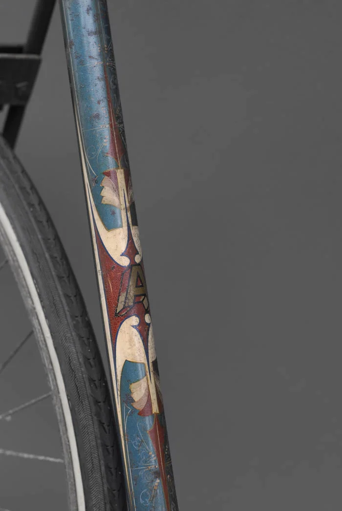 Detailed stencilling and hand pin lining on Kevin Fallon's Arrow