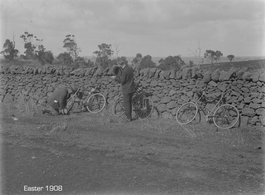 bicycling-easter-1908.jpg