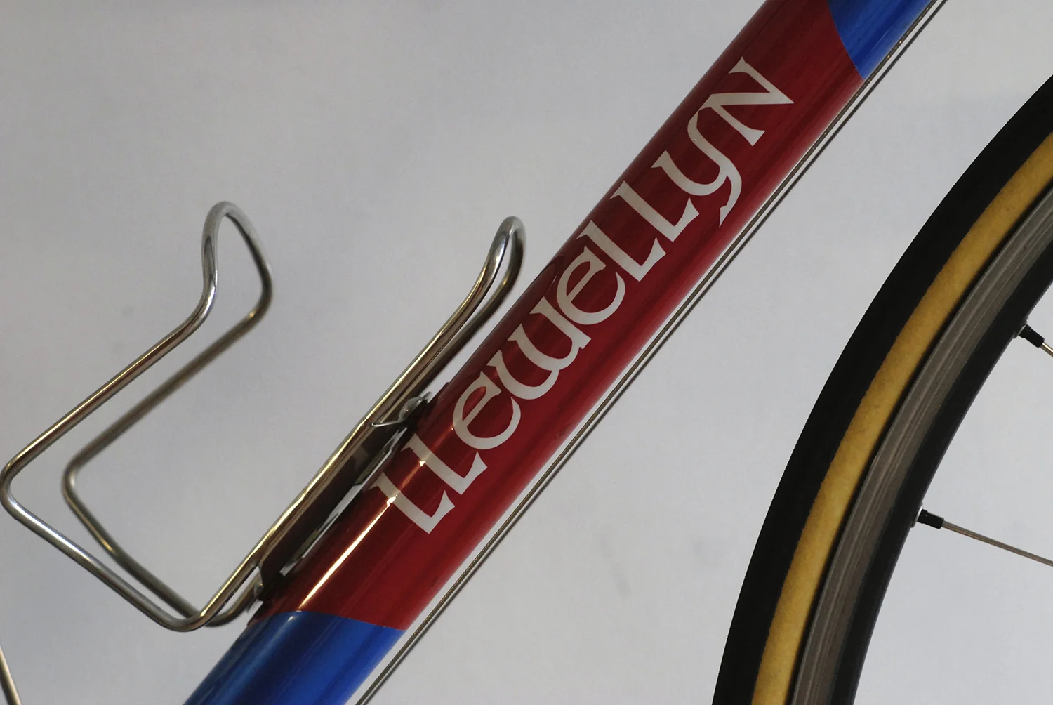 Custom paint by Joe Cosgrove, Joe is the exclusive bike painter for Lllewellyn bikes