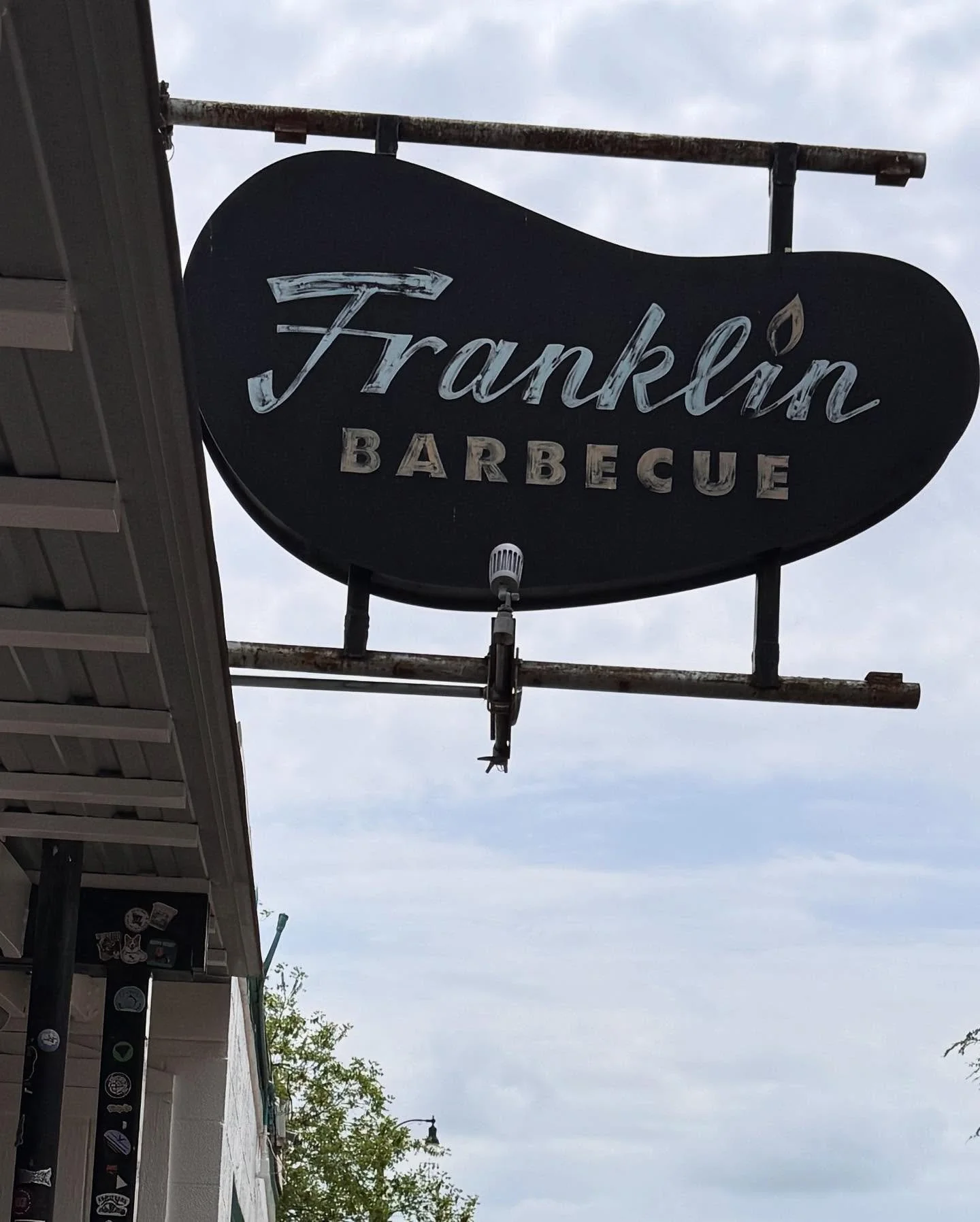 Texas BBQ Stop number two. Franklins you did not disappoint!! Just excellent. @franklinbbq #austin 
No food shot. We smashed it too fast!! 

Left a little bit of Marlies behind. Hehe. 

#americanbbq #bbq #brisket #pulledpork #smoke #eat #slaw #usa #t