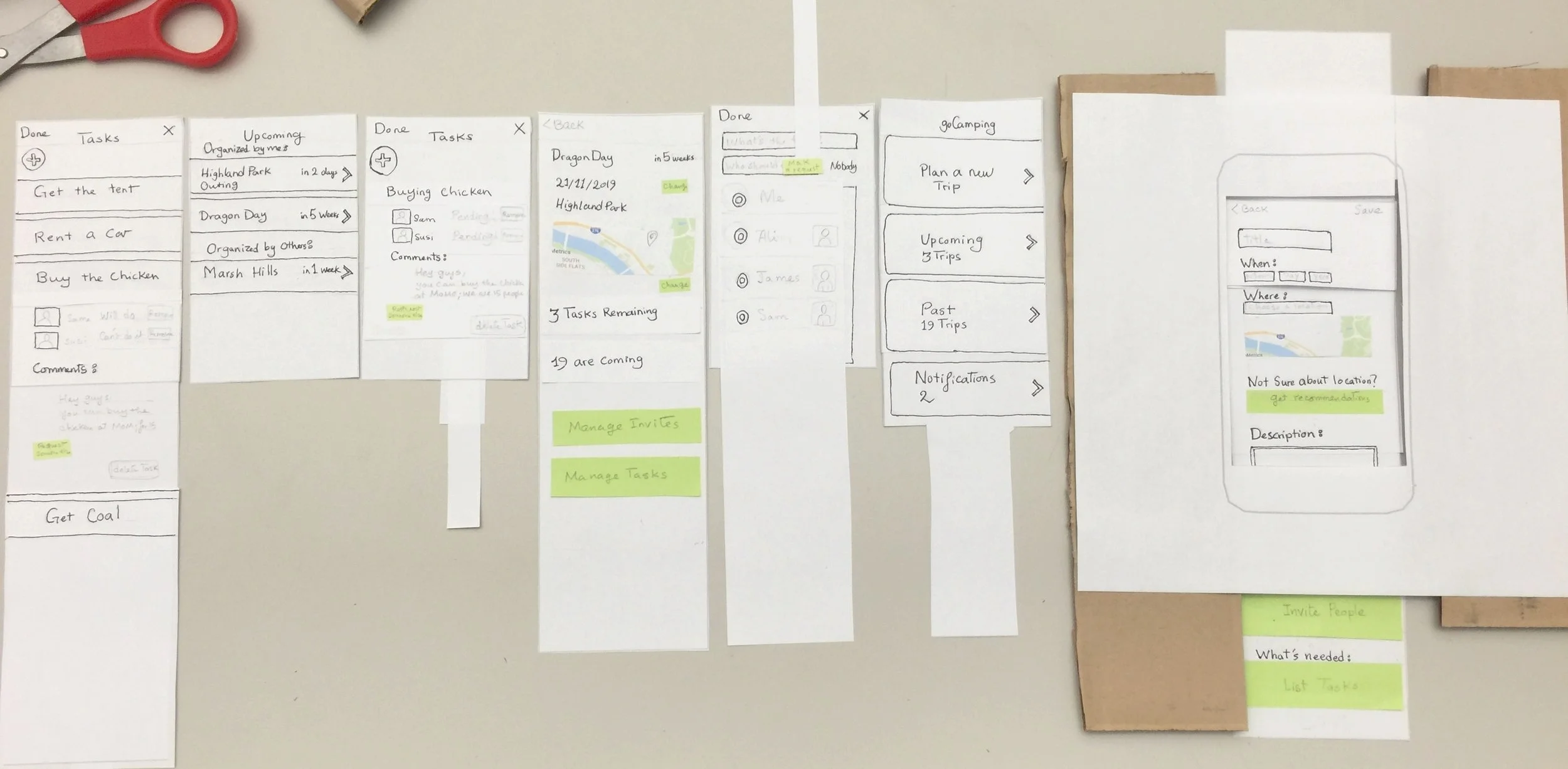The cardboard frame works as the main point of interaction. Below it different screens can be inserted, responding to user's actions. 