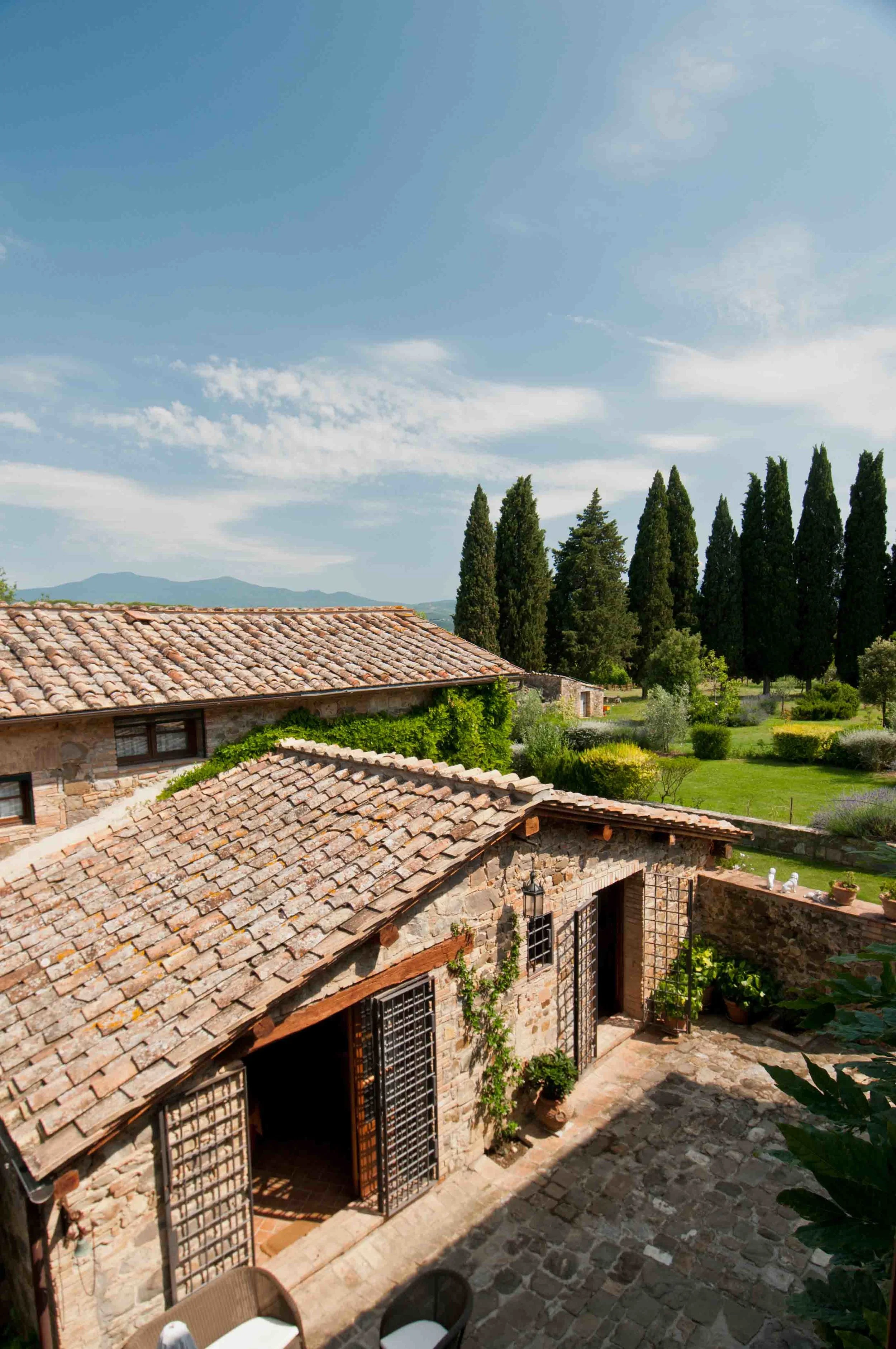 Lambertino-montalcino-home-villa-tuscany-italy-rent-hotel-affitare-casa-italia-wine-tasting-luxury-3.jpg