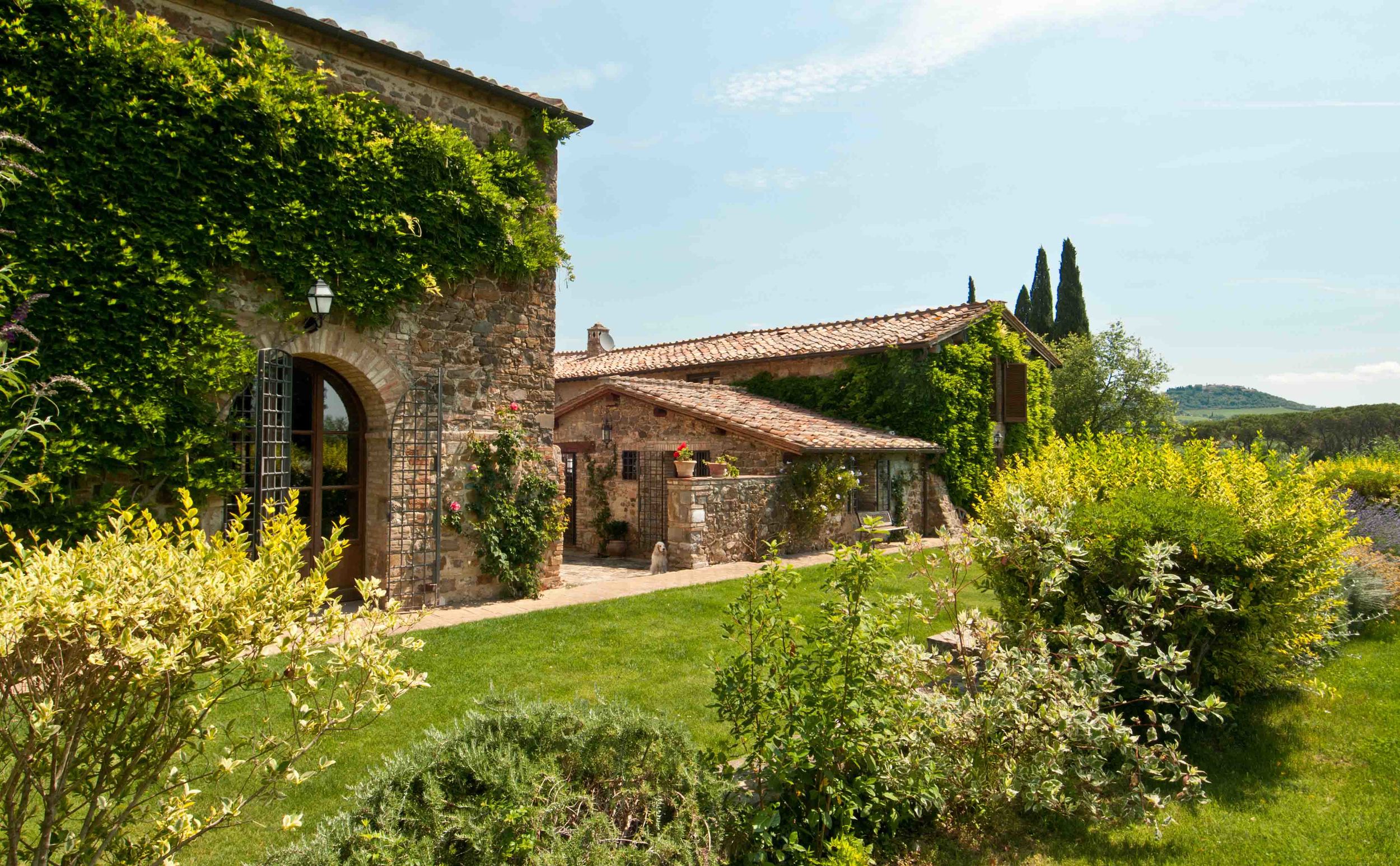 Lambertino-montalcino-home-villa-tuscany-italy-rent-hotel-affitare-casa-italia-wine-tasting-luxury-9.jpg