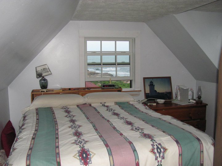 GoatIslandbedroom.jpg