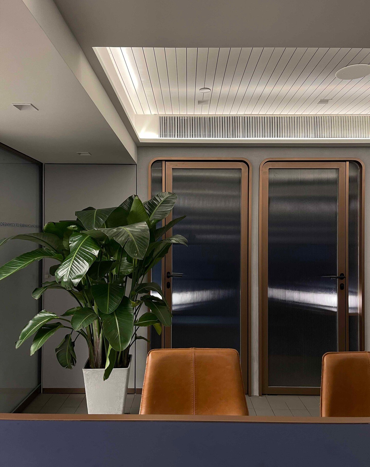 #EDGEtowork A carefully curated palette of materials and finishes unifies the entire space from the lift lobby to the main Community Hub areas, even linking the otherwise supporting facilities including the lavatories. 

A set of Piana folding chairs