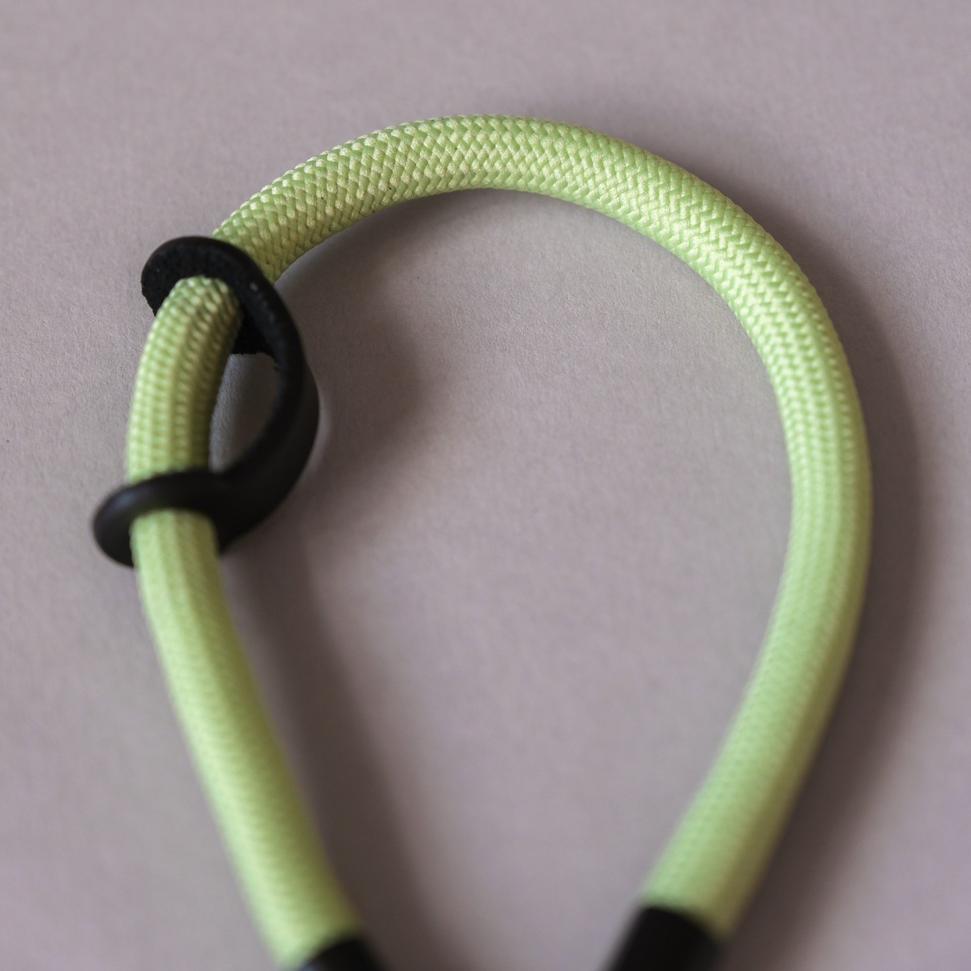 wriststrap_lightgreen2.jpg