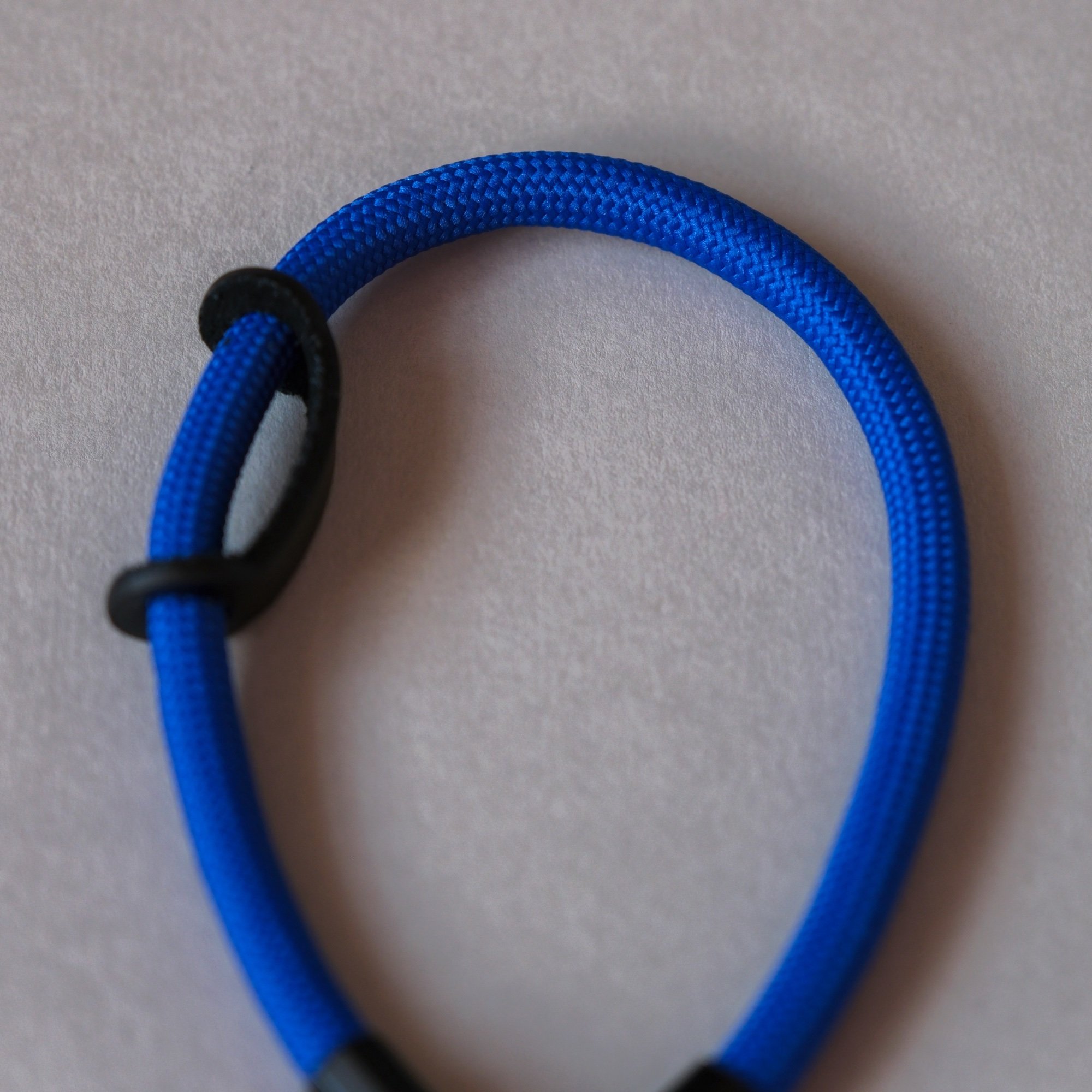 wriststrap_electricblue2.jpg