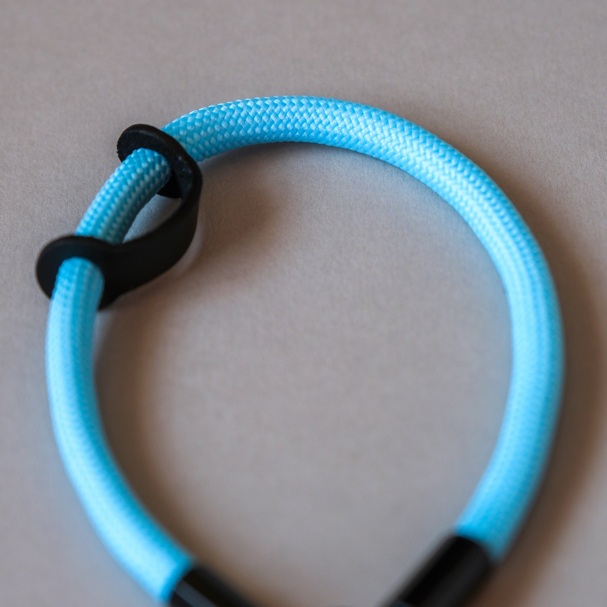 wriststrap_blue2.jpg